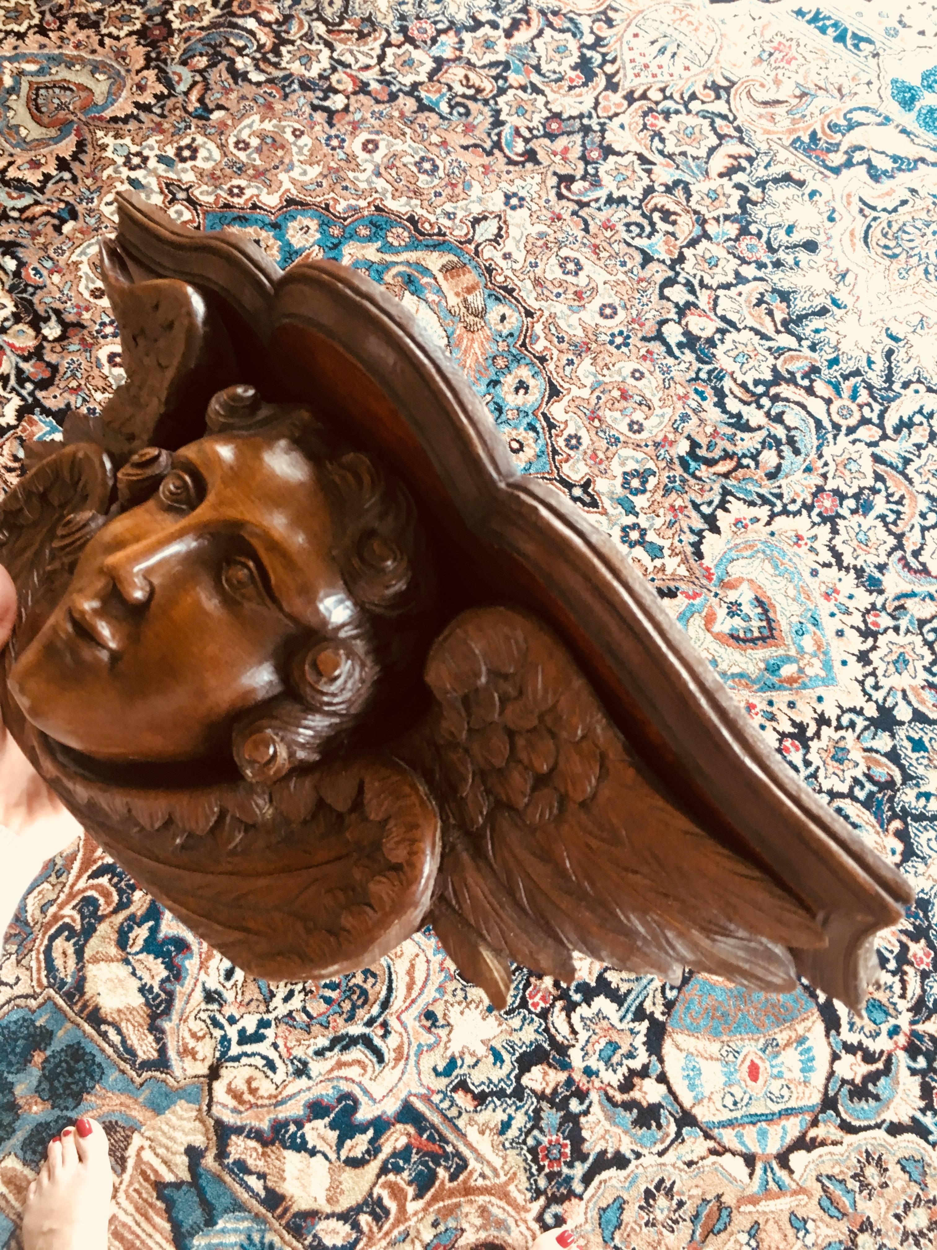 Français Exceptionnelle pièce d'art française du 18ème siècle, tête d'ange avec ailes en vente