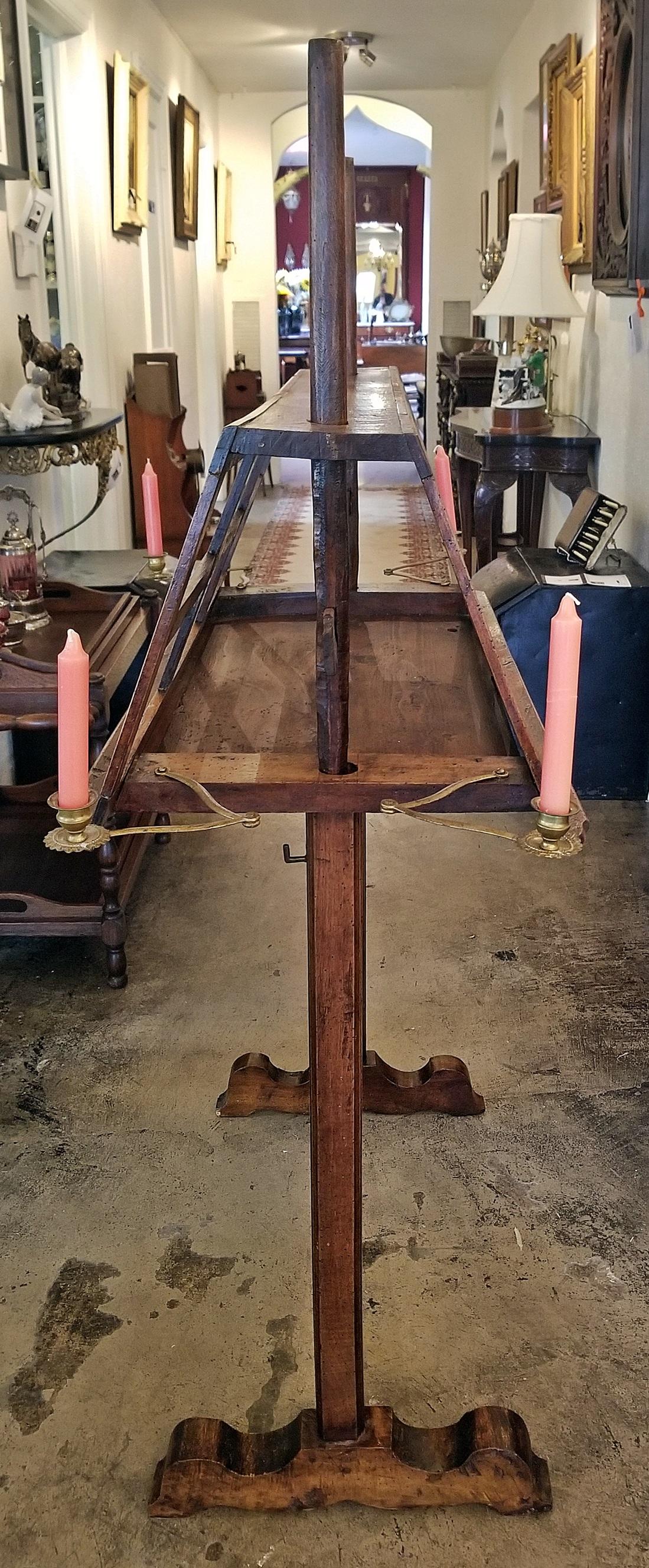 18C Grand Stand de Duo/Quartet en noyer à la française en vente 5