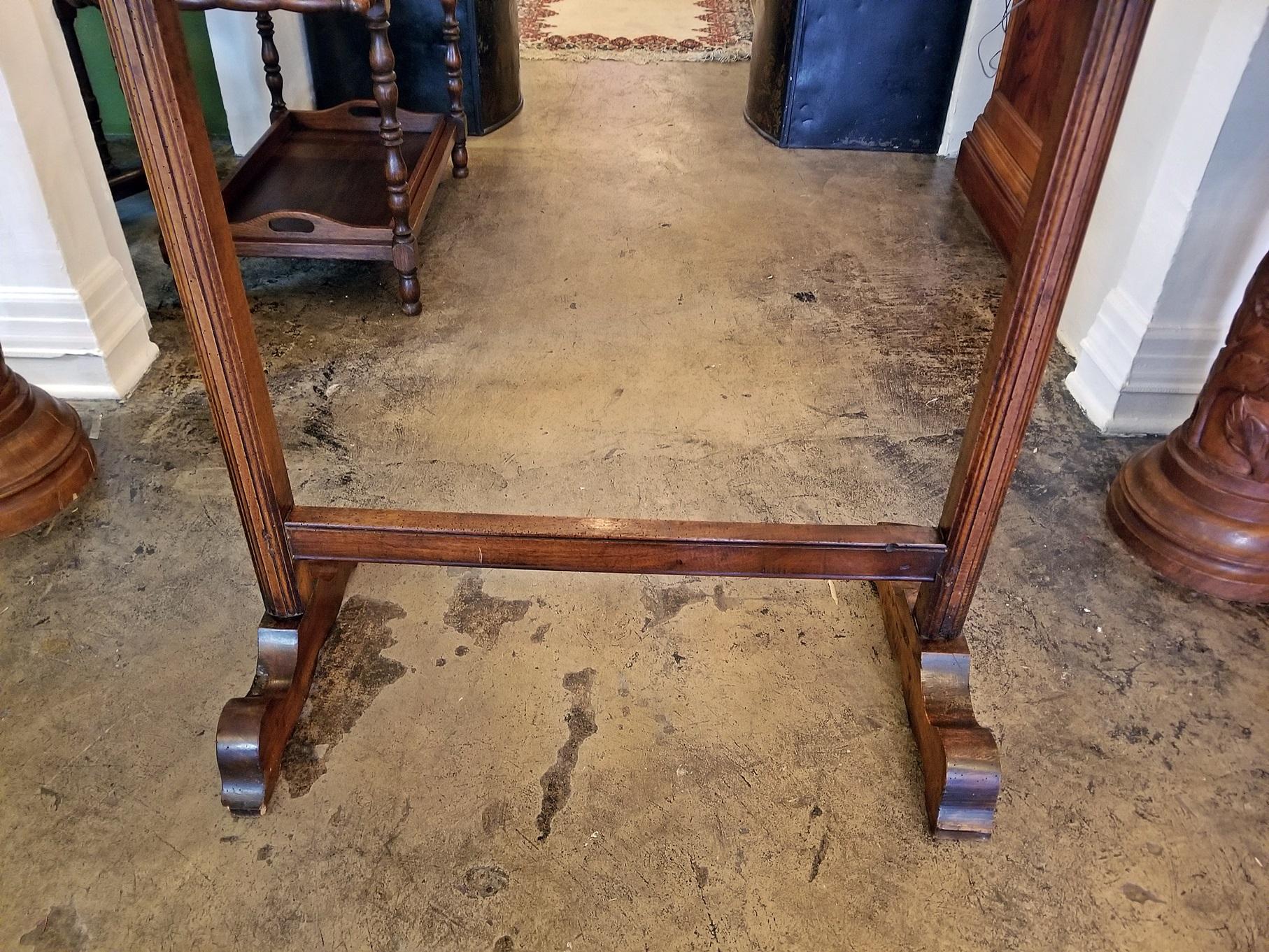 18C French Country Large Walnut Duet/Quartet Stand In Good Condition For Sale In Dallas, TX