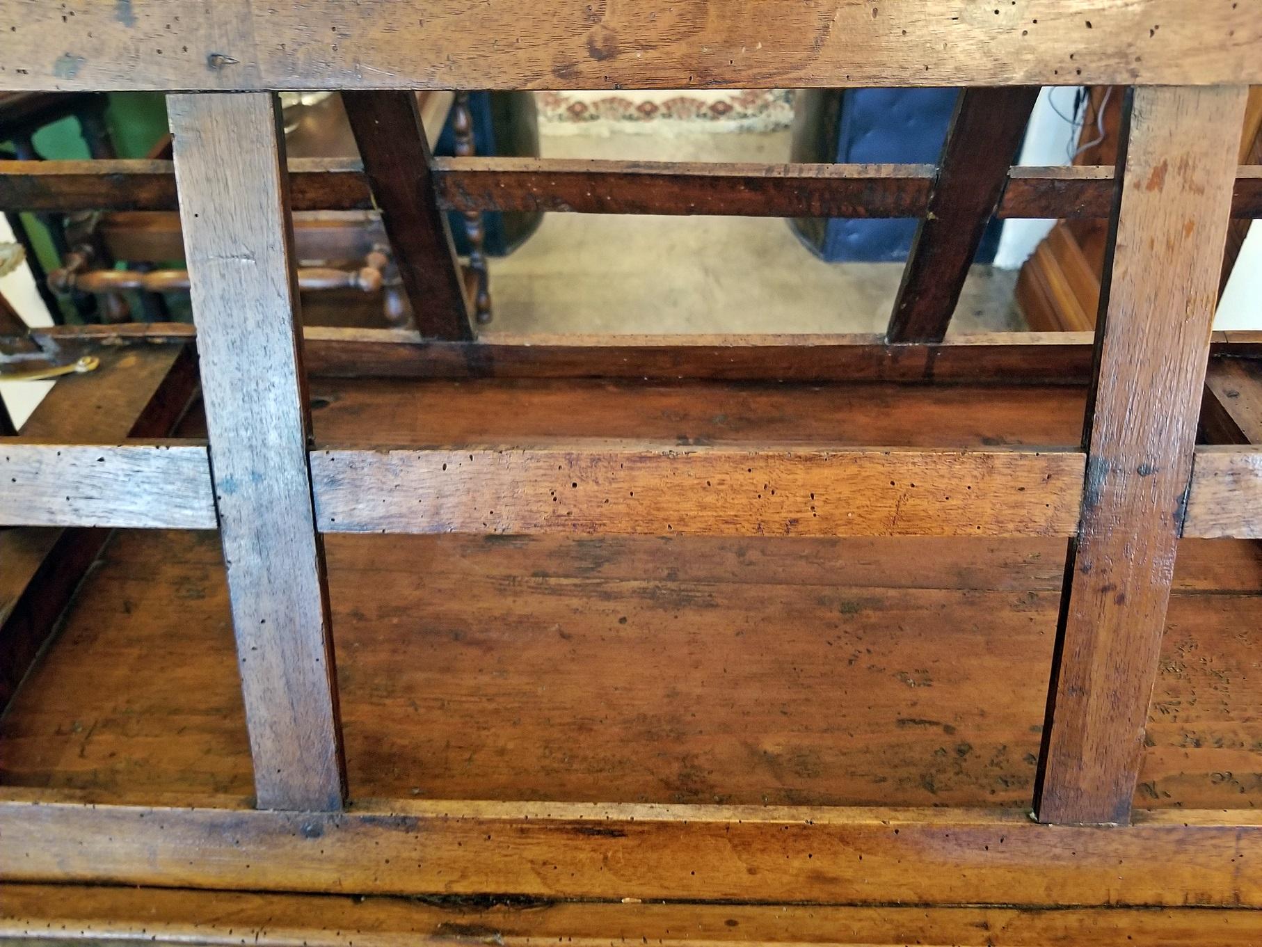 Bronze doré 18C Grand Stand de Duo/Quartet en noyer à la française en vente