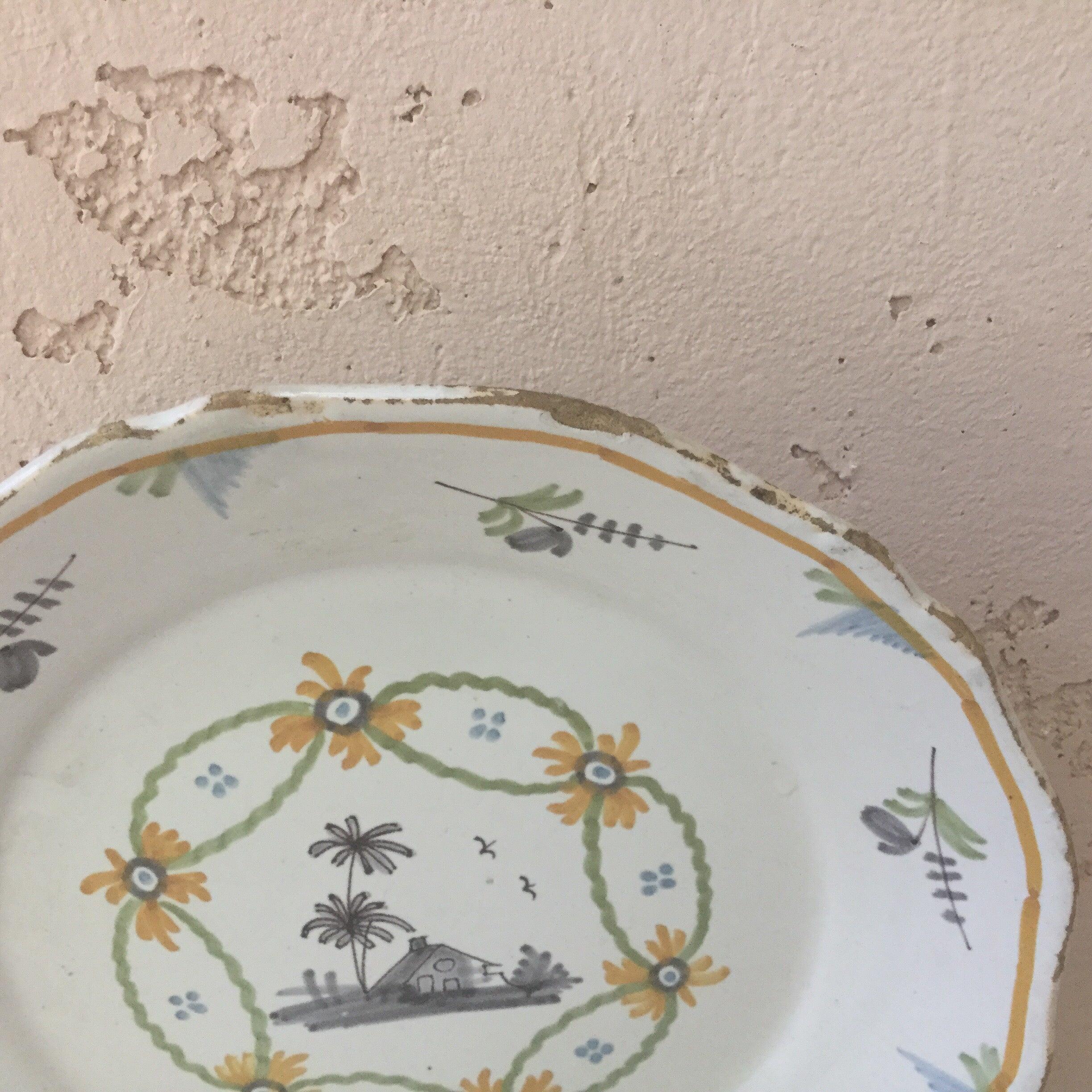 18th Century French Faience Bird Nevers Plate In Good Condition In Austin, TX