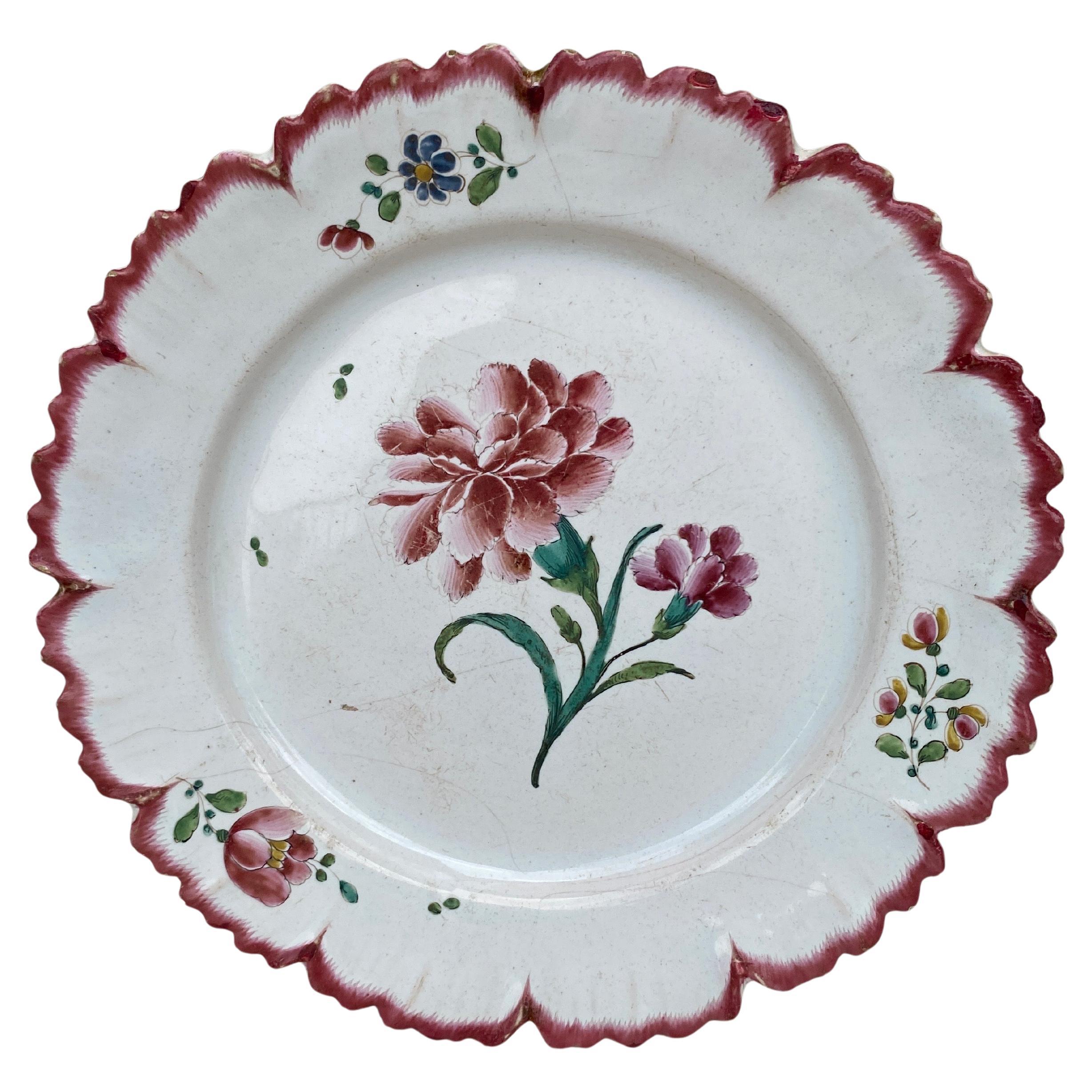 Plato de claveles de loza francesa del siglo XVIII Sceaux