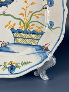 Plato francés de loza de Nevers del siglo XVIII - Decoración con pájaros de estilo chinoiserie - 9 pulgadas