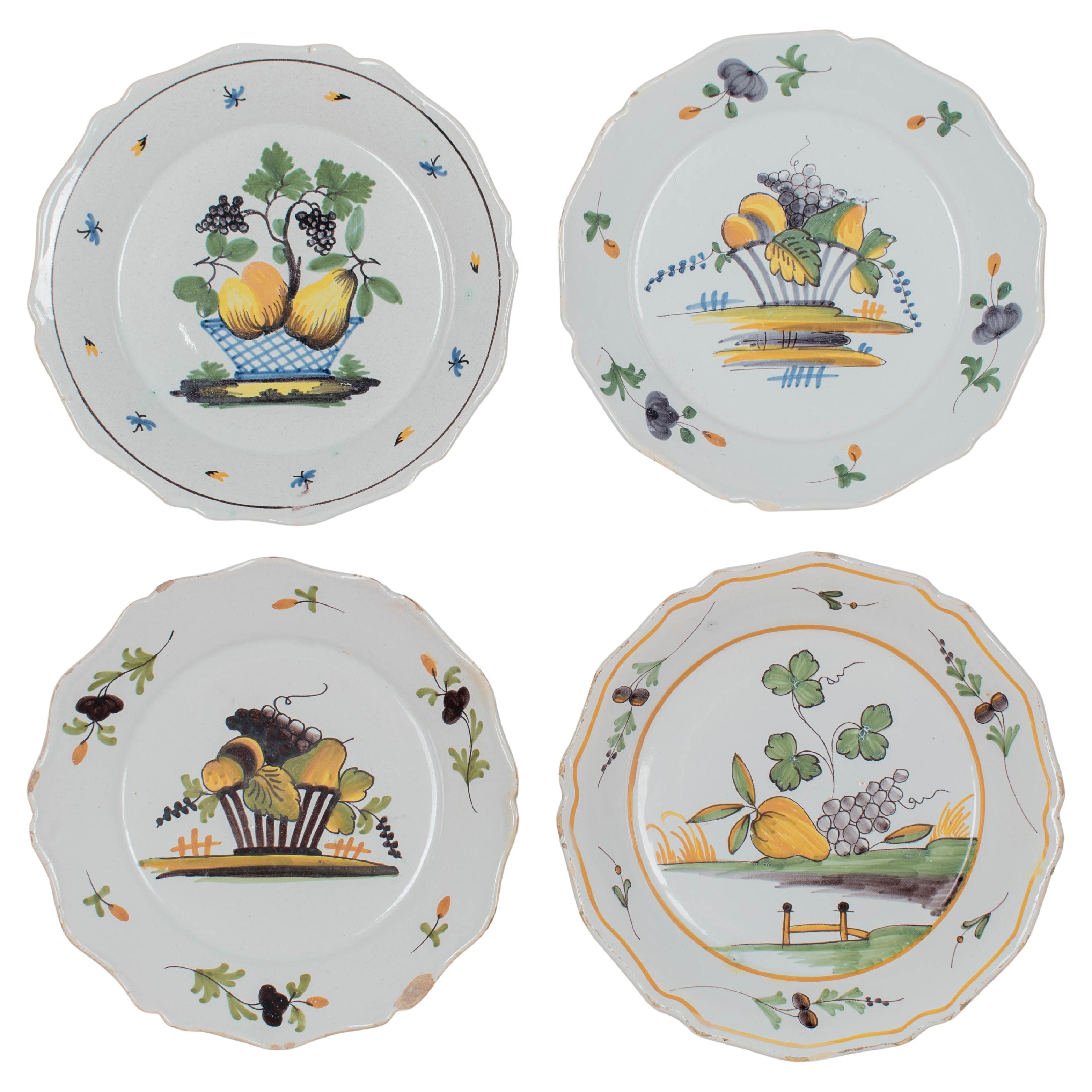 Juego de 4 platos de loza francesa del siglo XVIII en venta