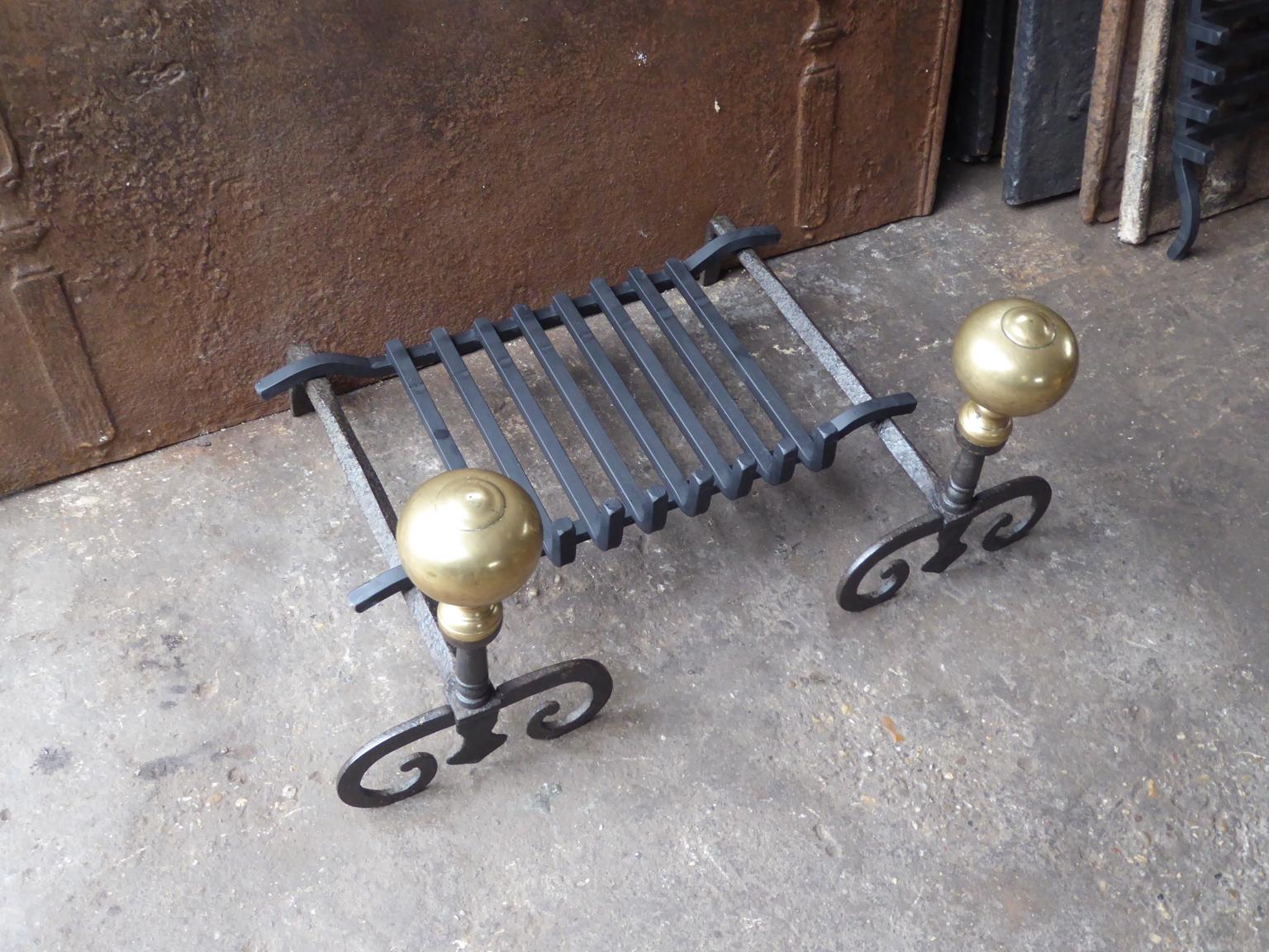 18th Century French Fire Grate, Fireplace Grate In Good Condition In Amerongen, NL