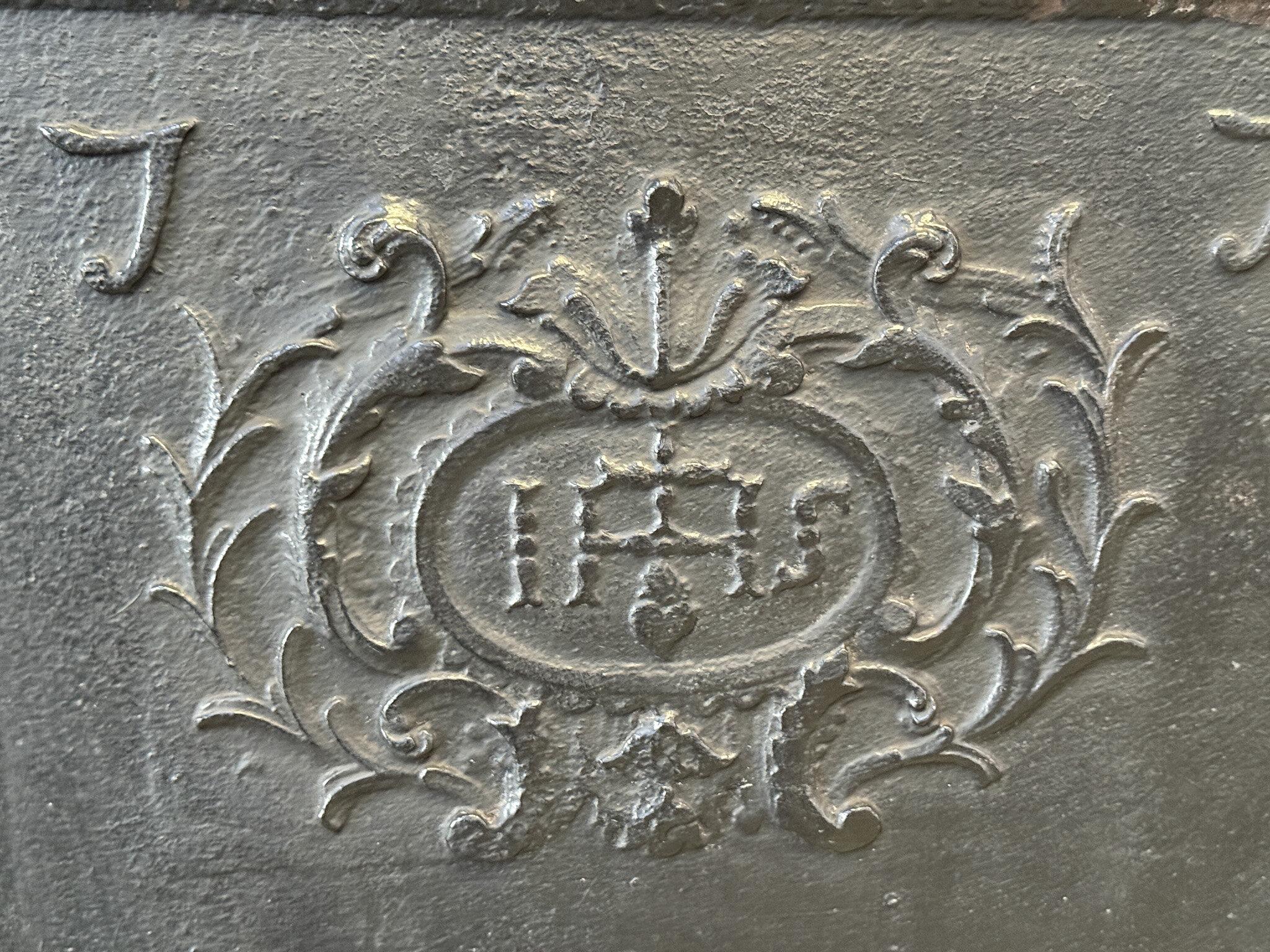 18th Century French Fireback / Backsplash 'Pillars with Medieval IHS Monogram' In Good Condition For Sale In Amerongen, Amerongen