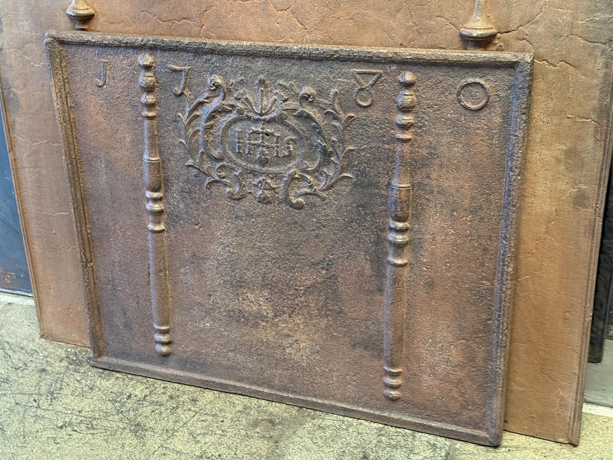 18th Century French Fireback / Backsplash Pillars with Medieval IHS Monograms In Good Condition For Sale In Soest, NL