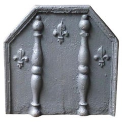Plaque de cheminée française du 18ème siècle avec piliers et fleur de lys