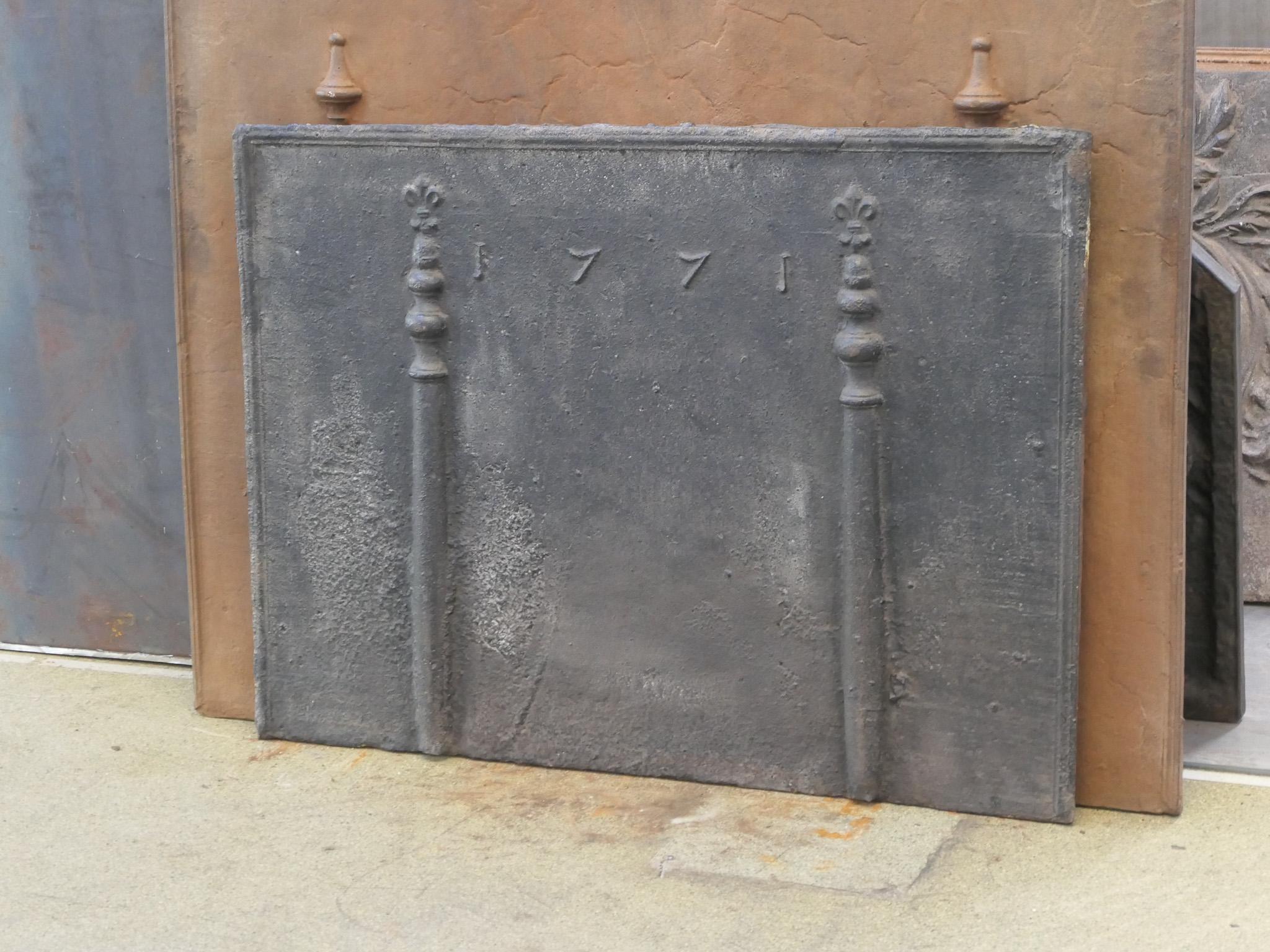 Französischer Kaminschirm / Rückwand aus dem 18. Jahrhundert mit Säulen und Fleurs de Lys im Angebot 3