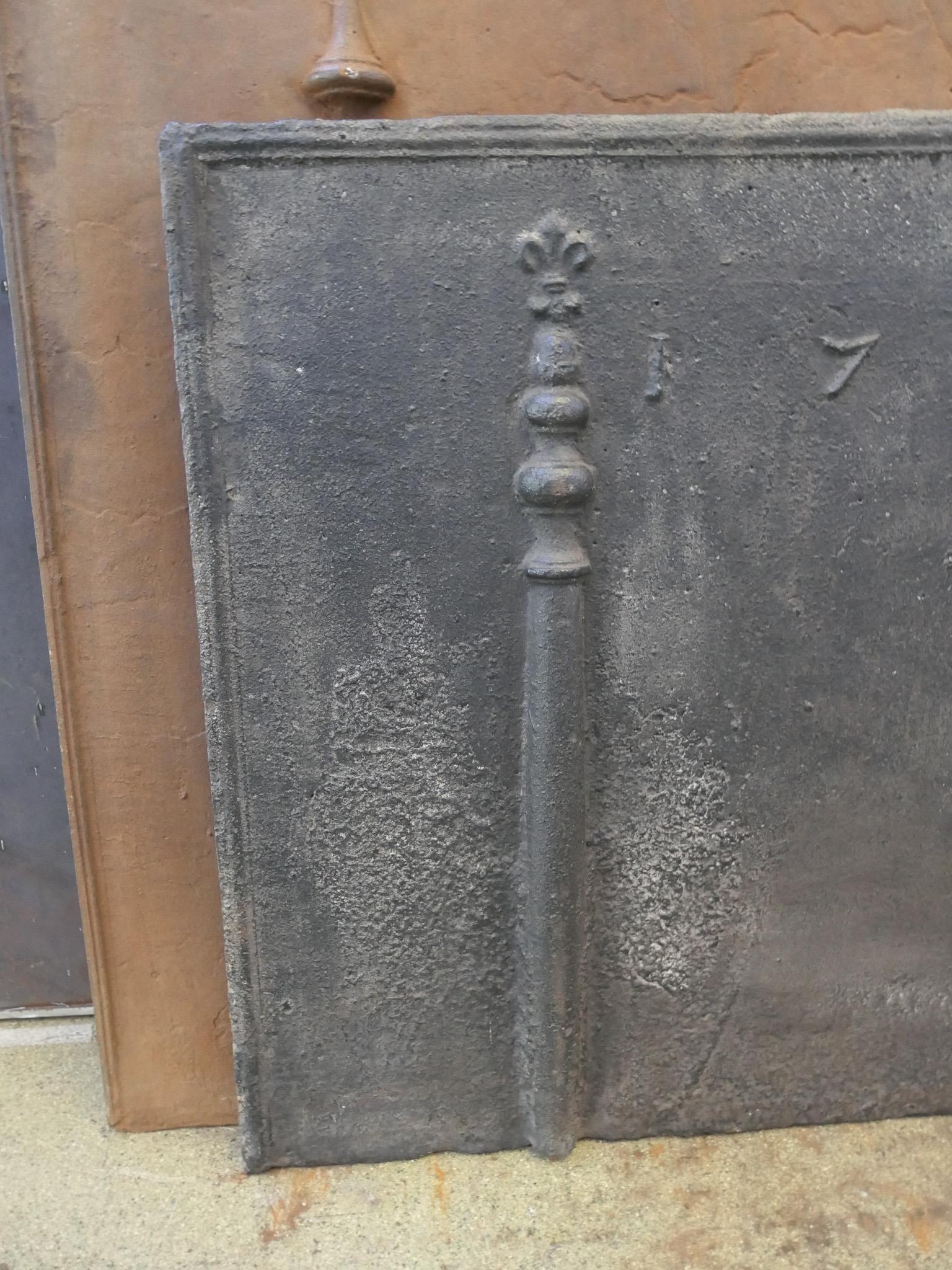 Französischer Kaminschirm / Rückwand aus dem 18. Jahrhundert mit Säulen und Fleurs de Lys im Angebot 2