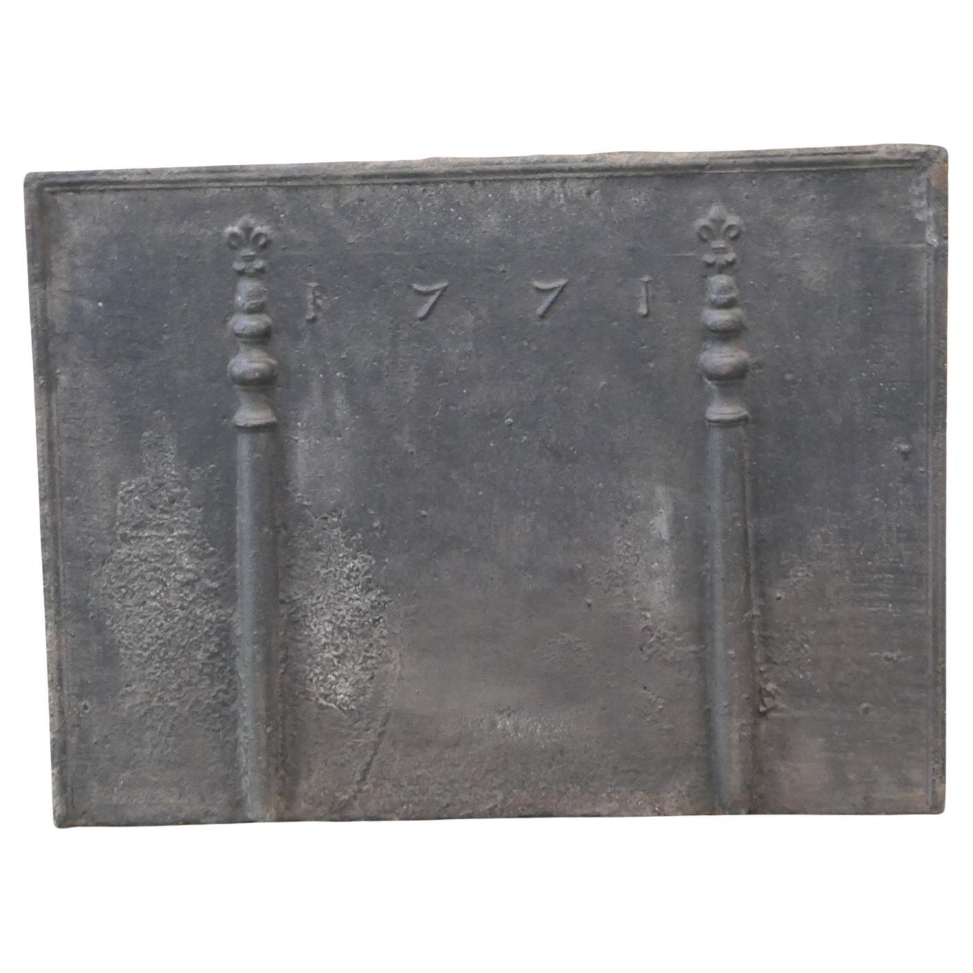 Französischer Kaminschirm / Rückwand aus dem 18. Jahrhundert mit Säulen und Fleurs de Lys im Angebot
