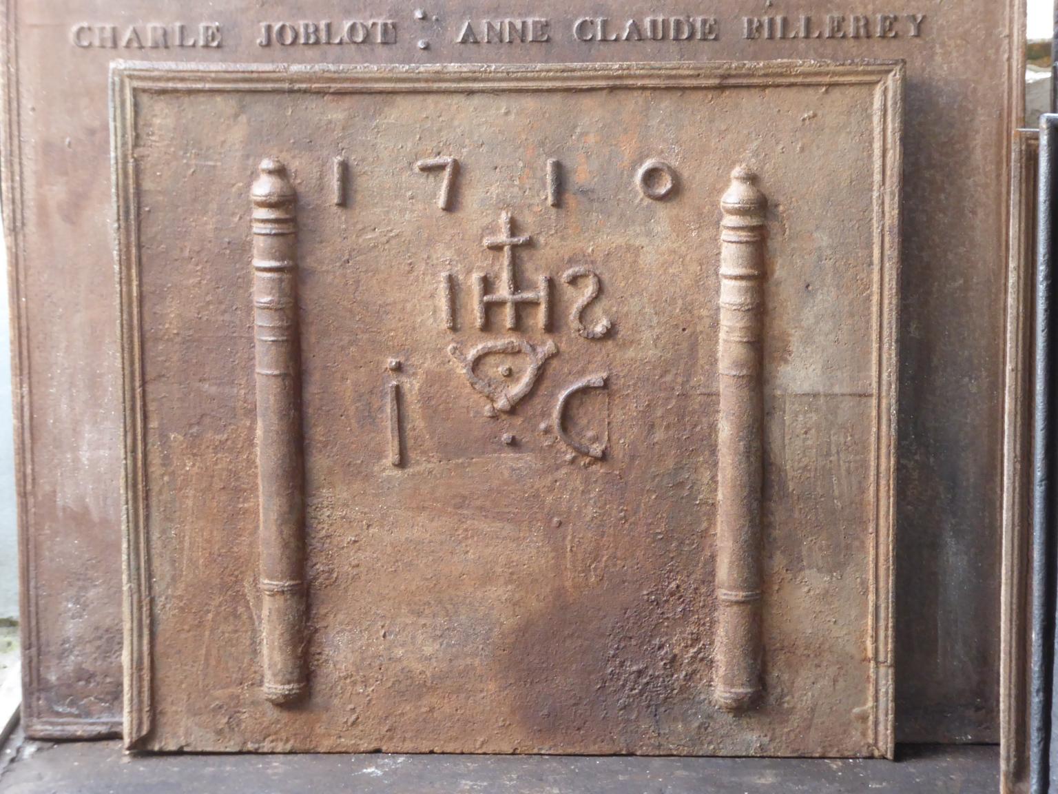 18th century Louis XIV French fireback with pillars, an IHS monogram and the date of production 1710.

The monogram IHS stands for Iesus Hominum Salvator (Jesus the Savior of Humanity) or In Hoc Signo (In this sign will you win). The pillars refer