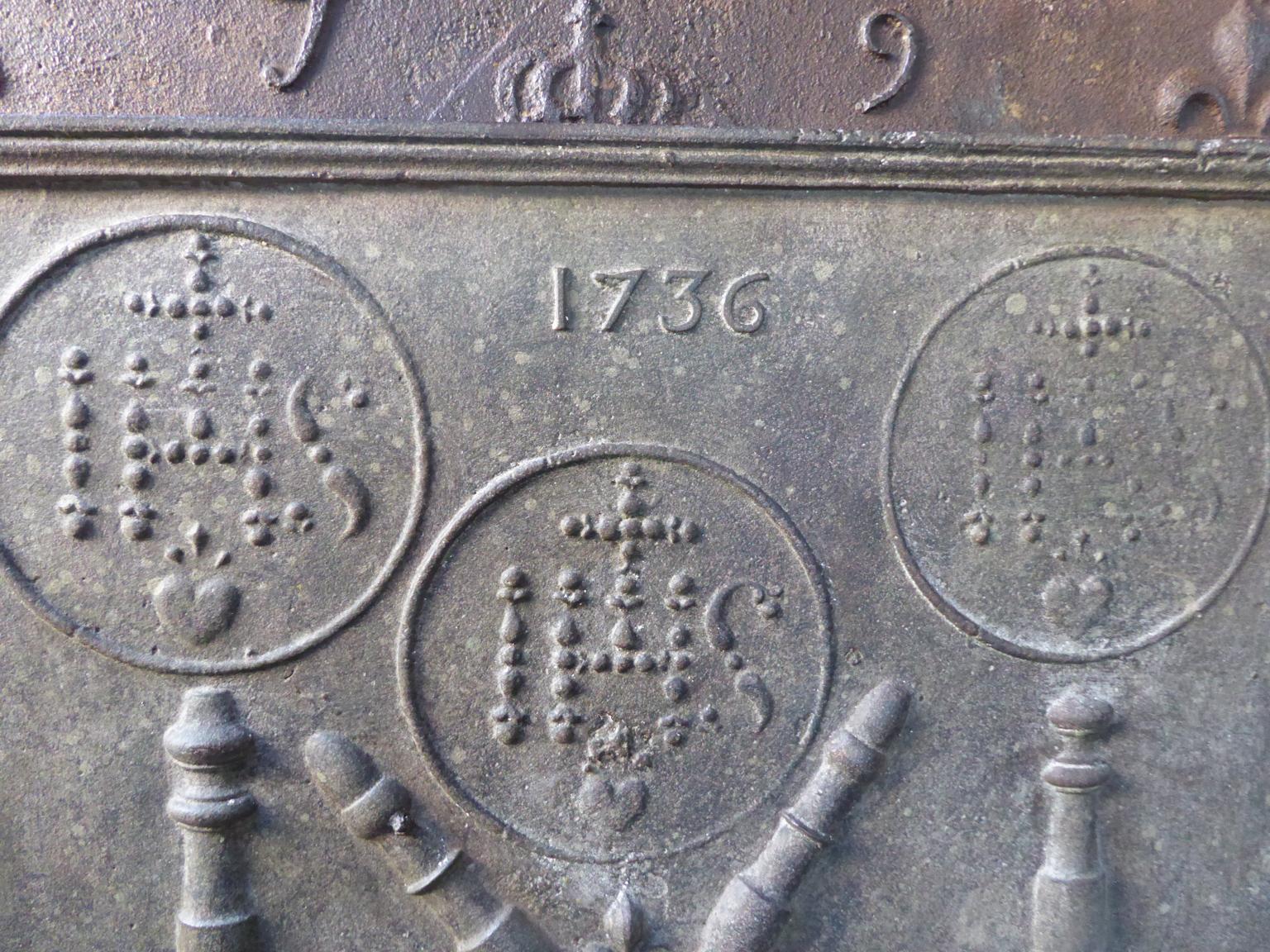 18th Century French Fireback / Backsplash Pillars with Medieval IHS Monograms In Good Condition For Sale In Amerongen, NL