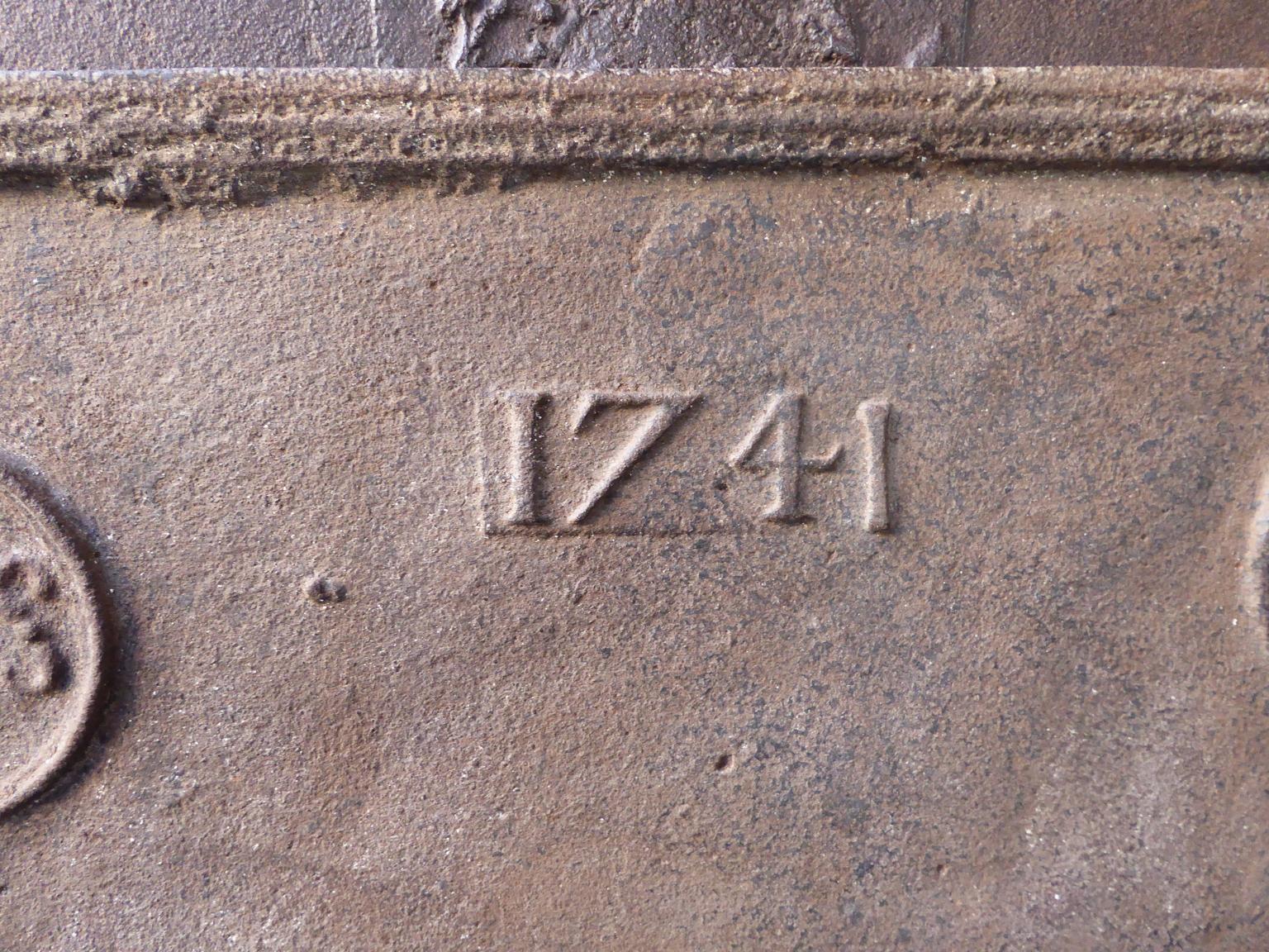18th Century French Fireback / Backsplash 'Pillars with Medieval IHS Monograms' In Good Condition For Sale In Soest, NL