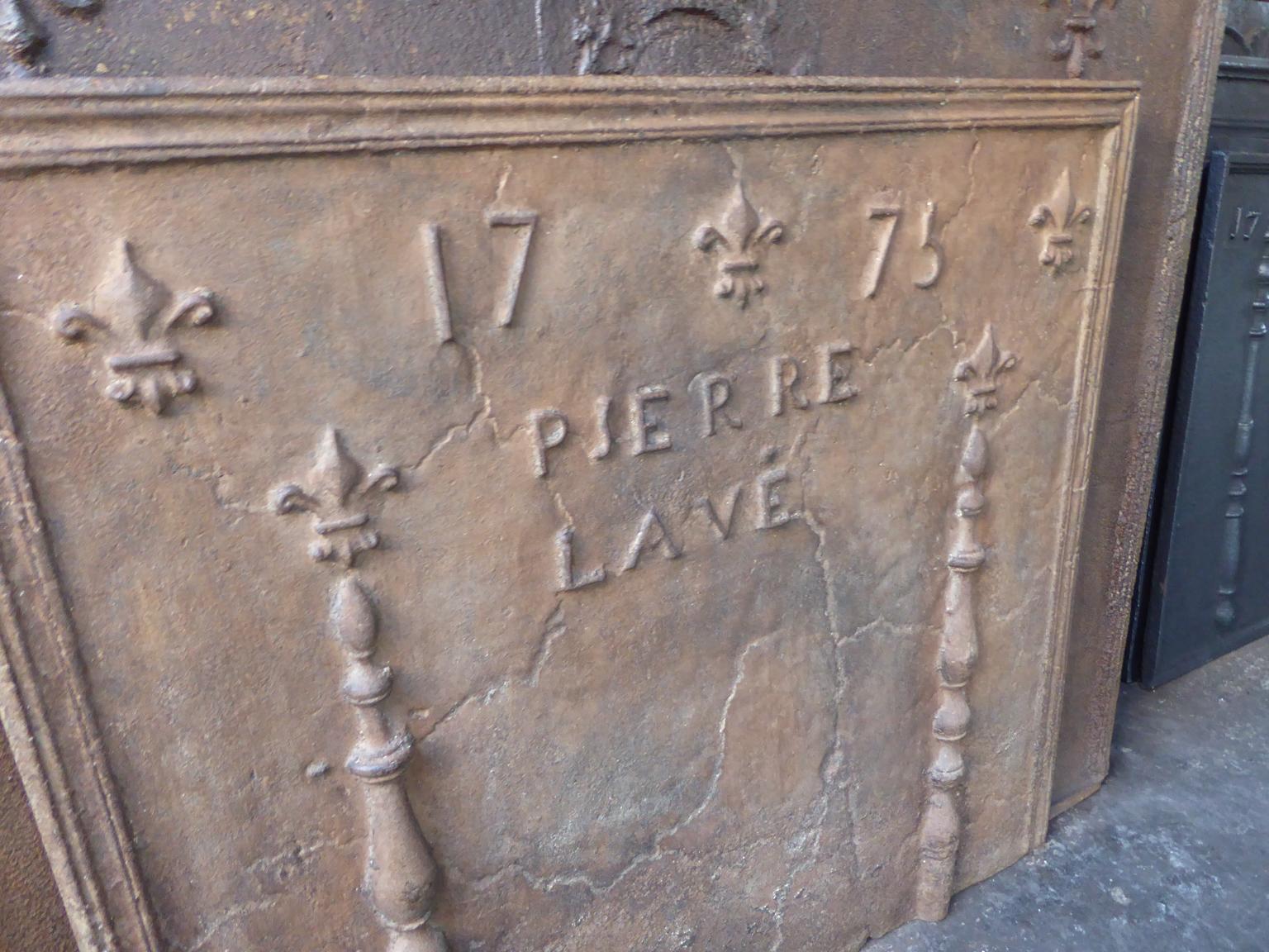 18th Century French Fireback / Backsplash with Pillars and Fleurs de Lys For Sale 1