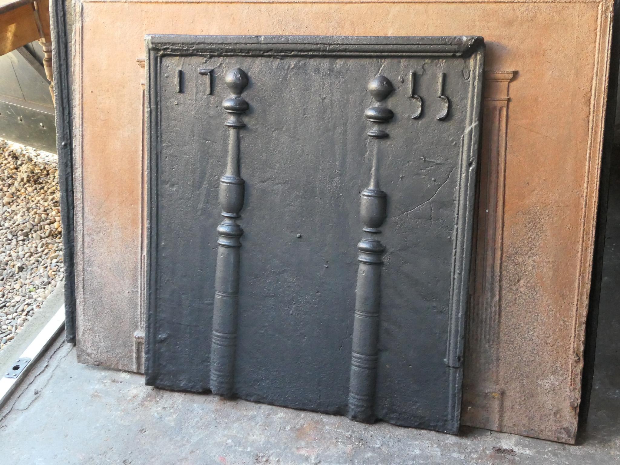 Plaque de cheminée française du 18ème siècle avec piliers d'Hercule, datée de 1755 en vente 1