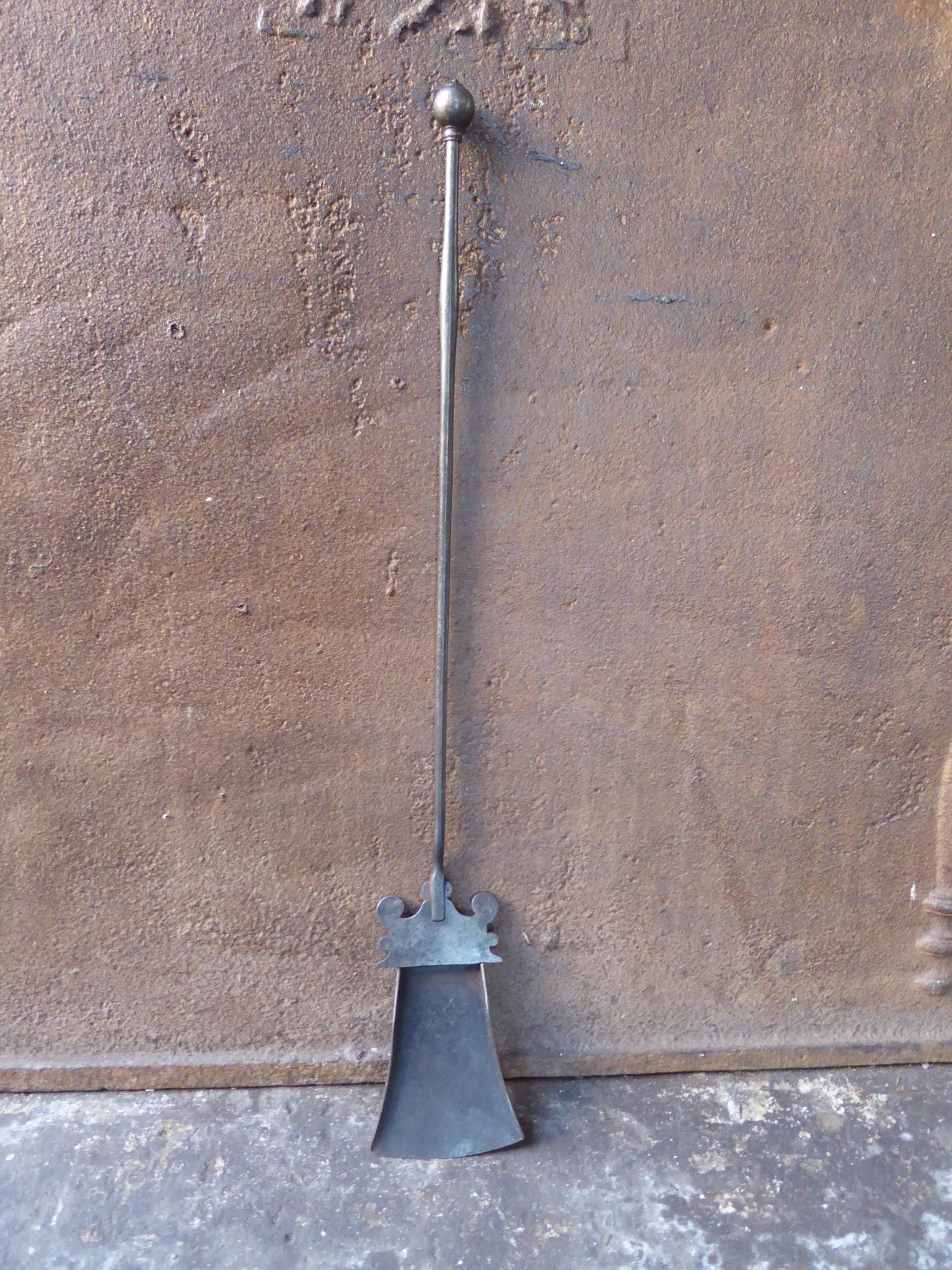 18th century French fireplace shovel made of wrought iron. Louis XV period. The shovel is in a good condition.