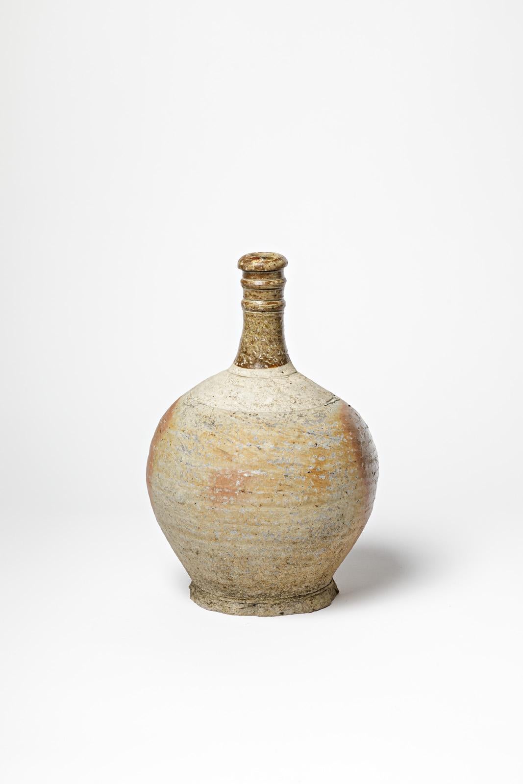Français Vase ou bouteille en céramique d'art populaire français du 18ème siècle réalisé à La Borne en vente
