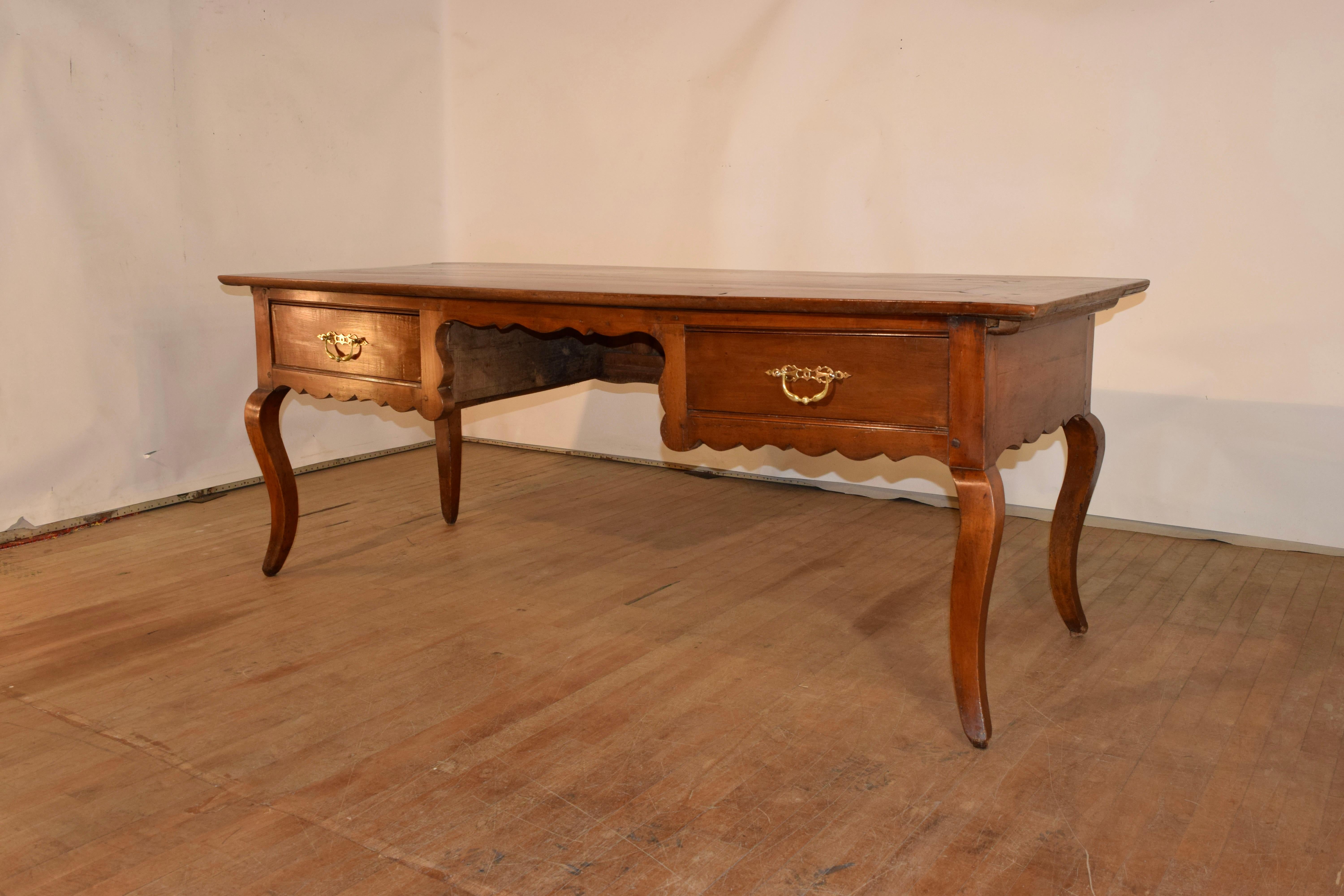 18th Century French Fruitwood Desk For Sale 1