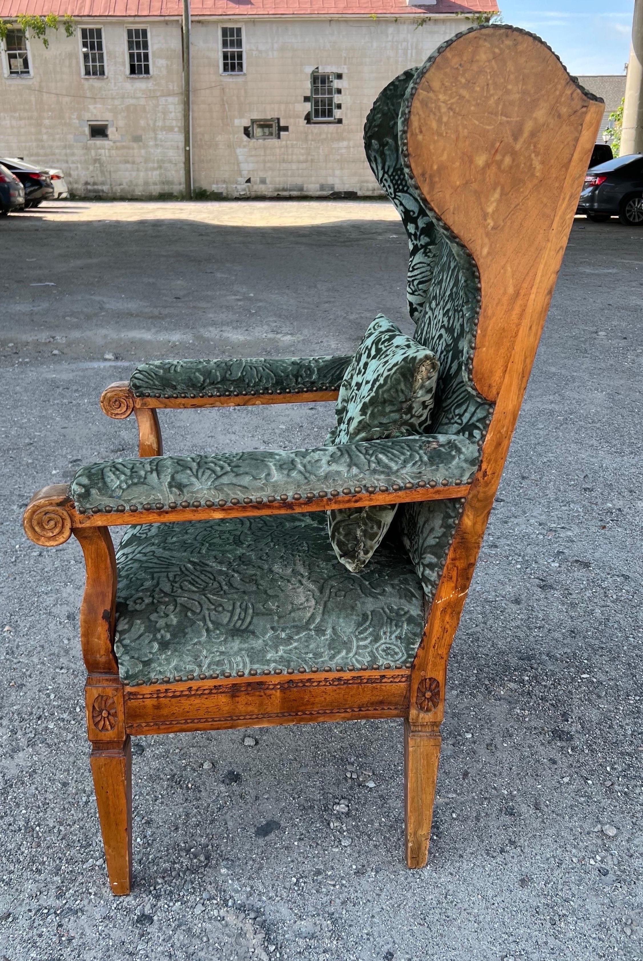 18th Century French Fruitwood Fauteuil À Oreills in Fortuny For Sale 4