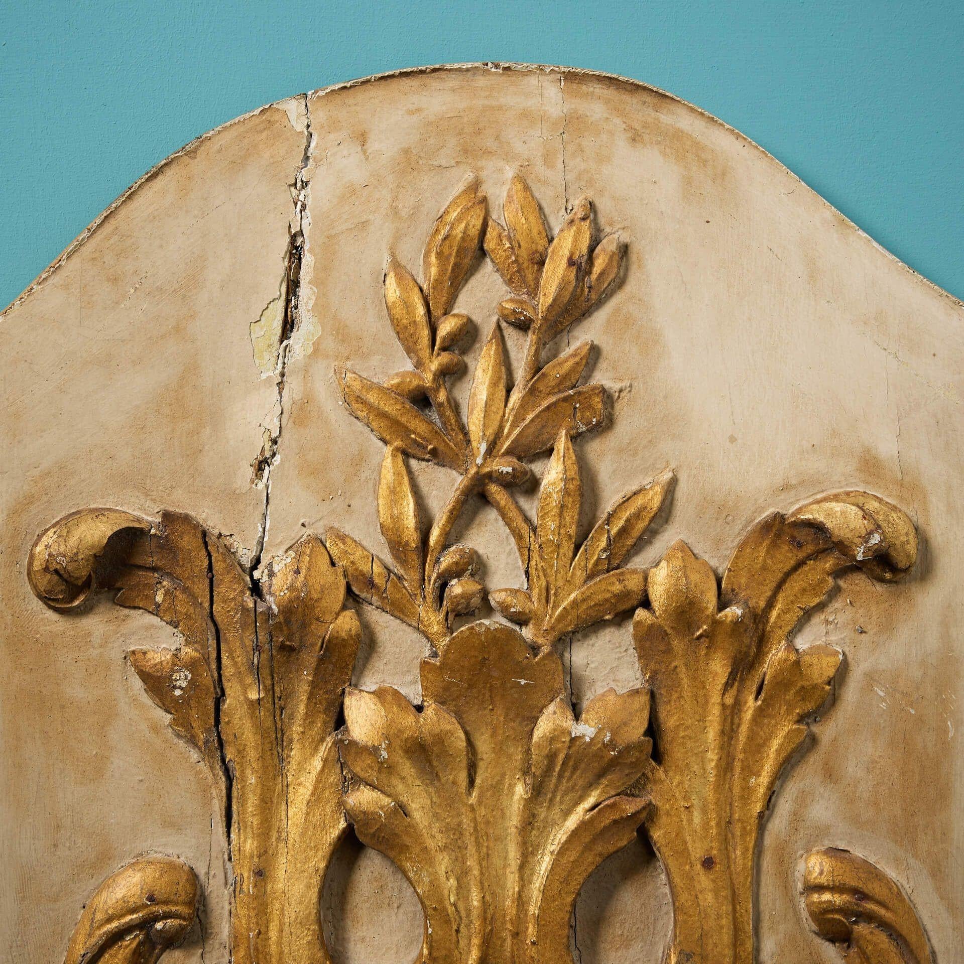 Placa colgante de pared dorada francesa del siglo XVIII Francés en venta