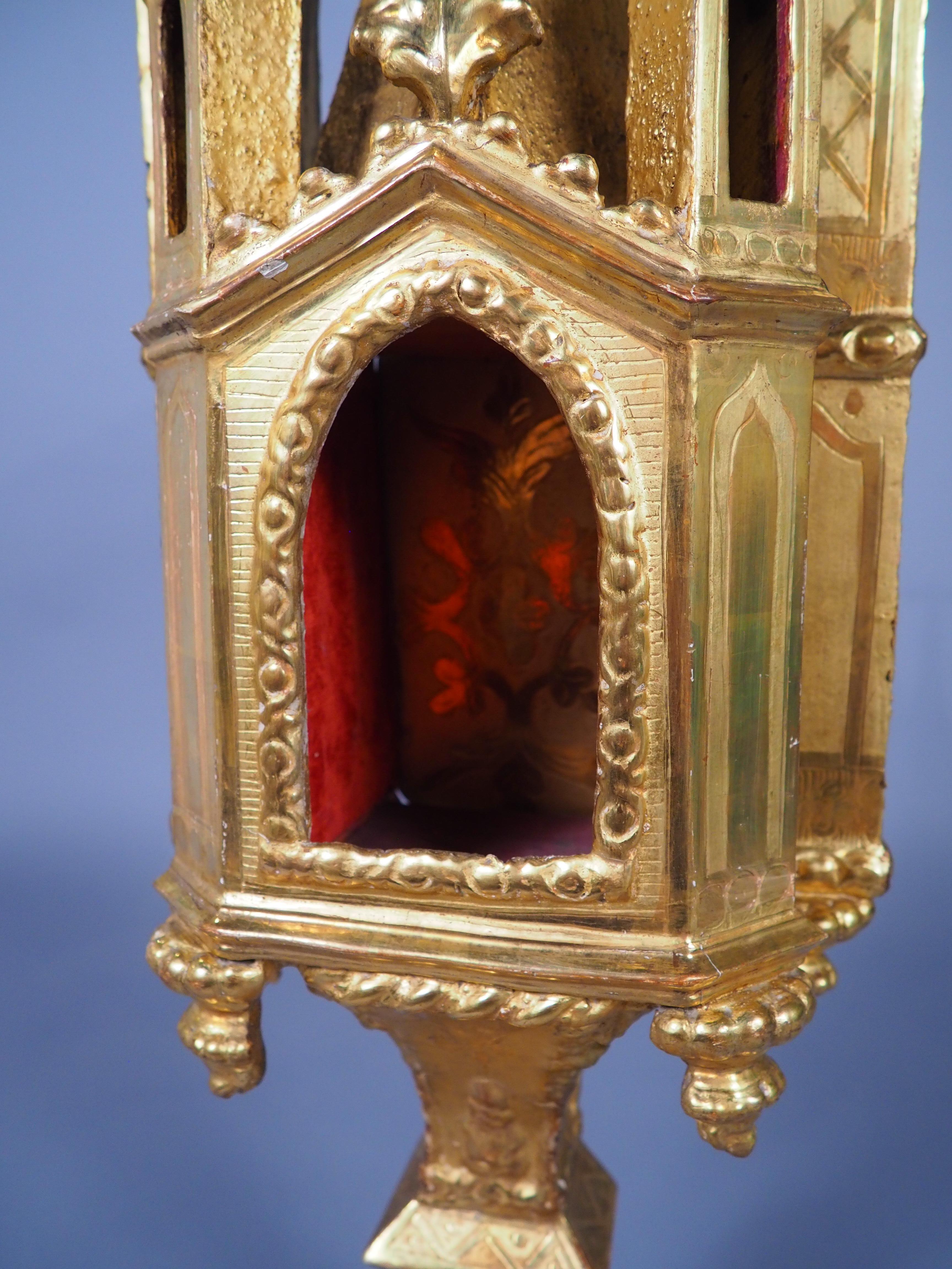 Ostensoir architectural en bois doré français du XVIIIe siècle en vente 2