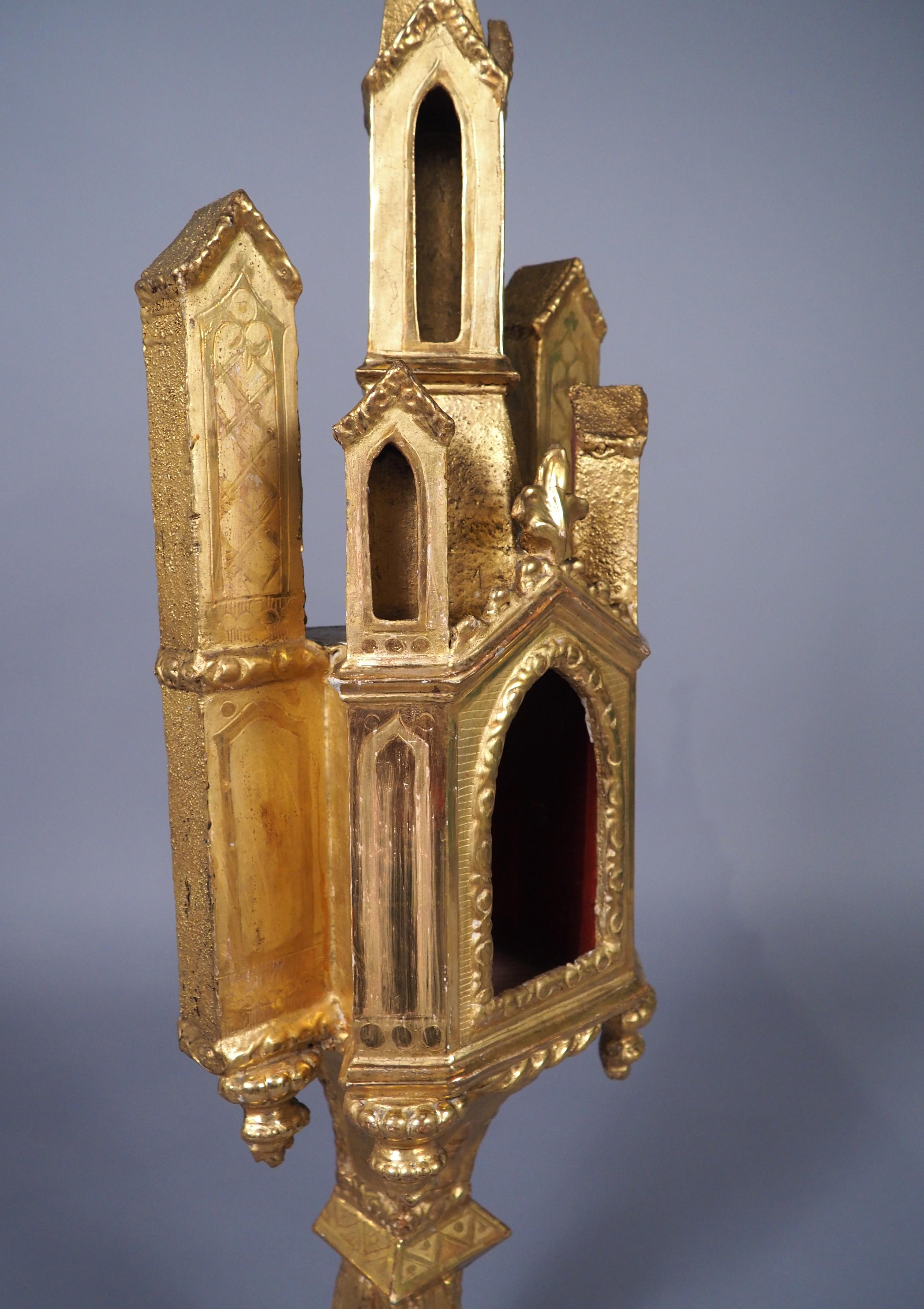 Ostensoir architectural en bois doré français du XVIIIe siècle en vente 3