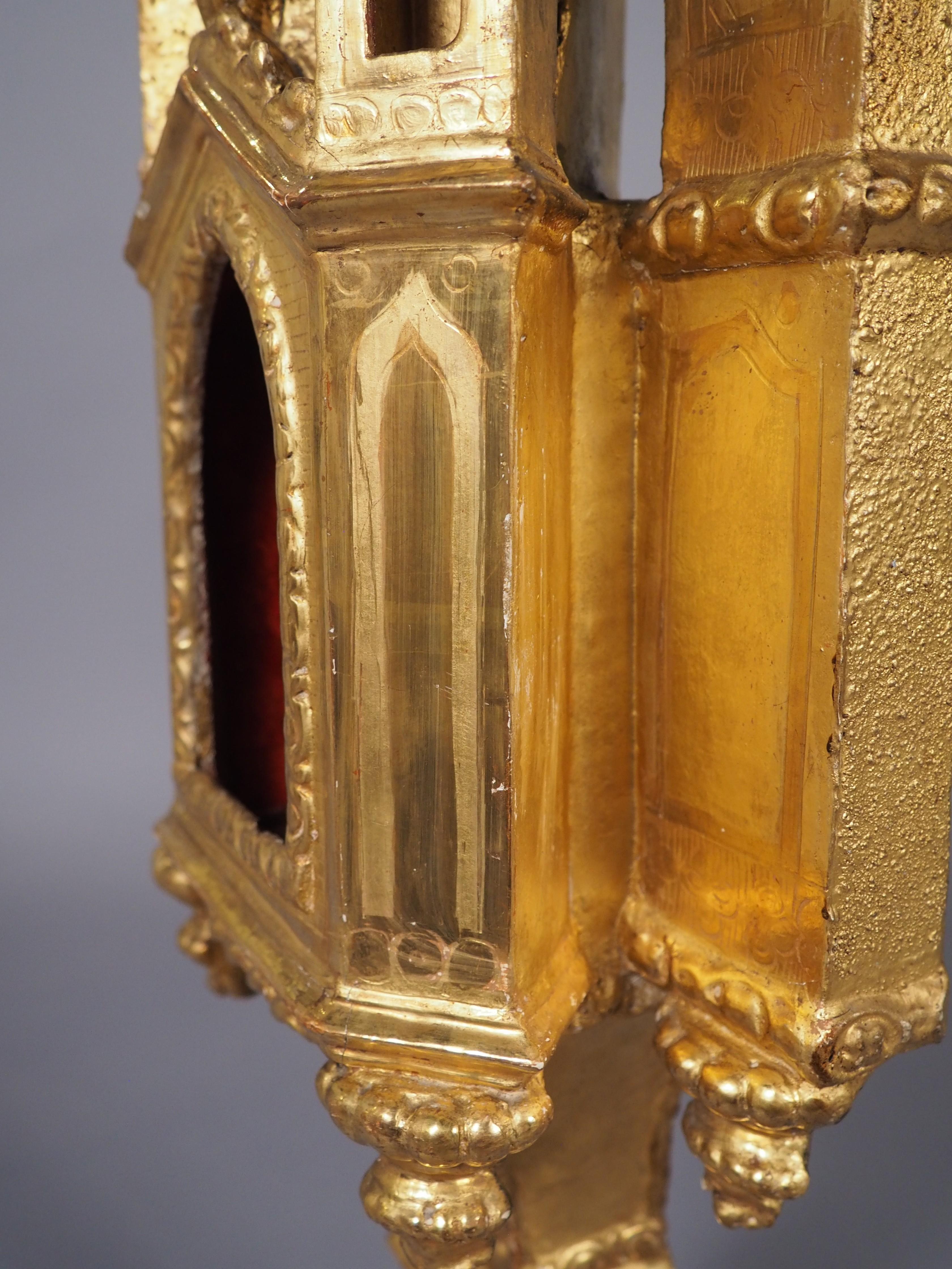 Ostensoir architectural en bois doré français du XVIIIe siècle en vente 10