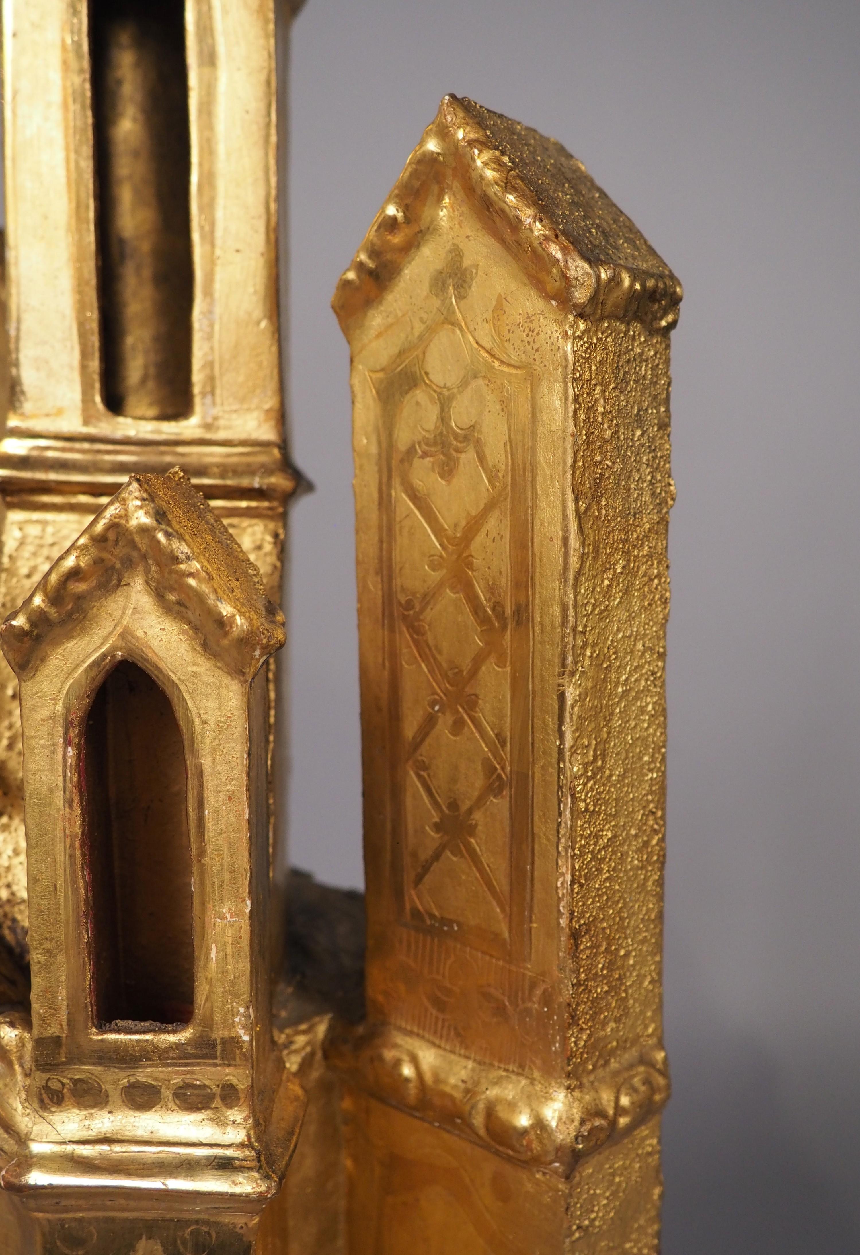 Ostensoir architectural en bois doré français du XVIIIe siècle en vente 11