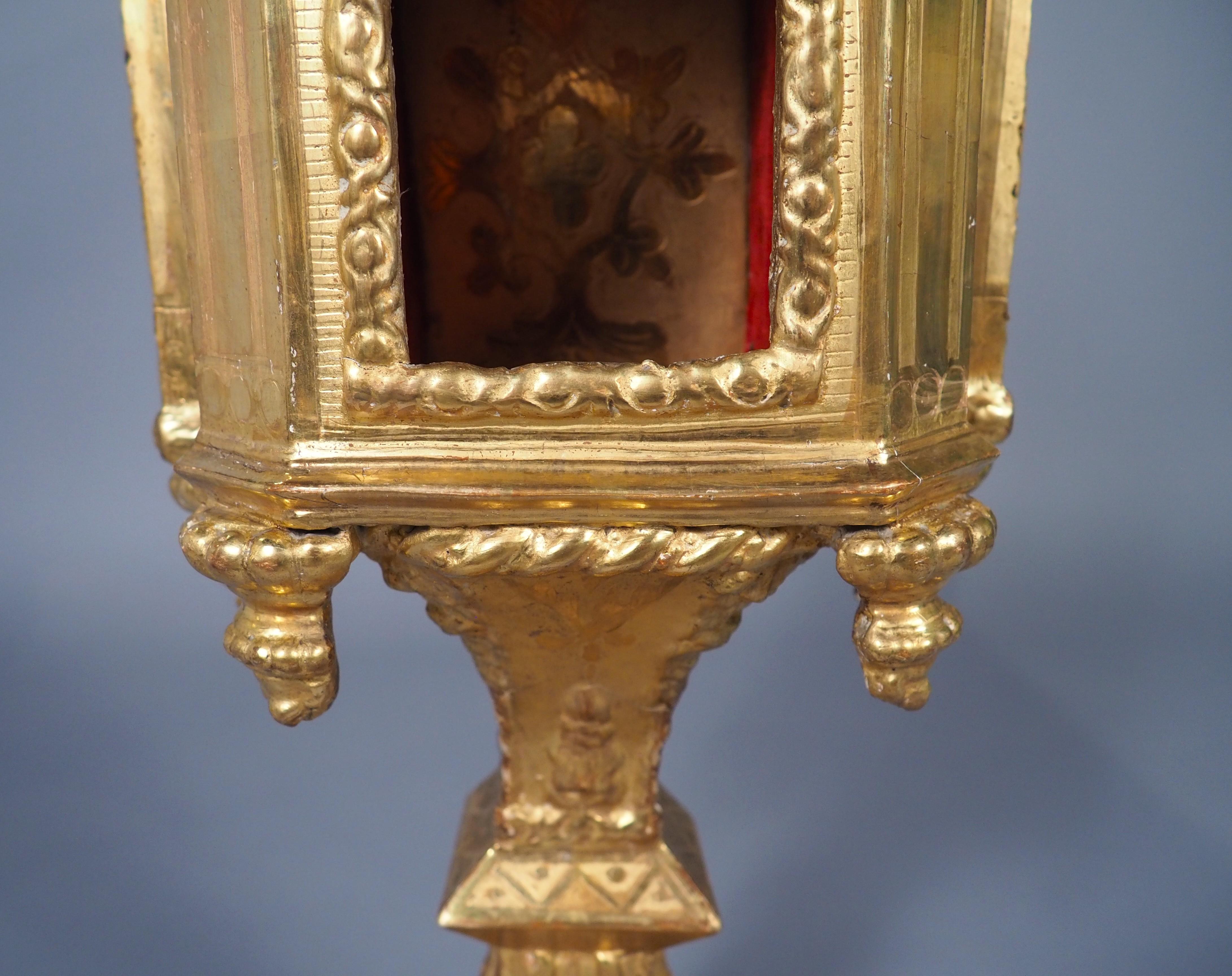 Gothique Ostensoir architectural en bois doré français du XVIIIe siècle en vente