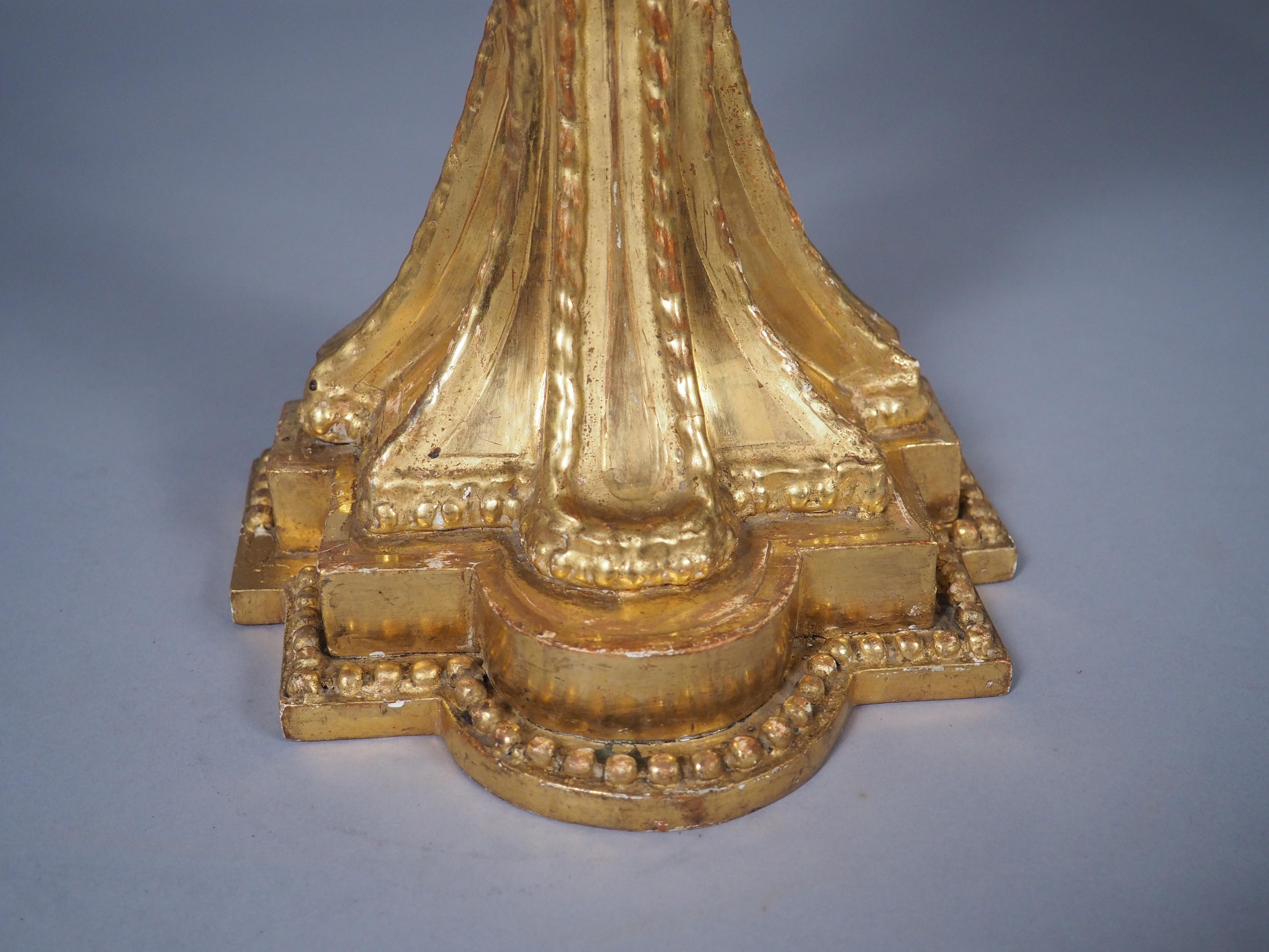 Soie Ostensoir architectural en bois doré français du XVIIIe siècle en vente