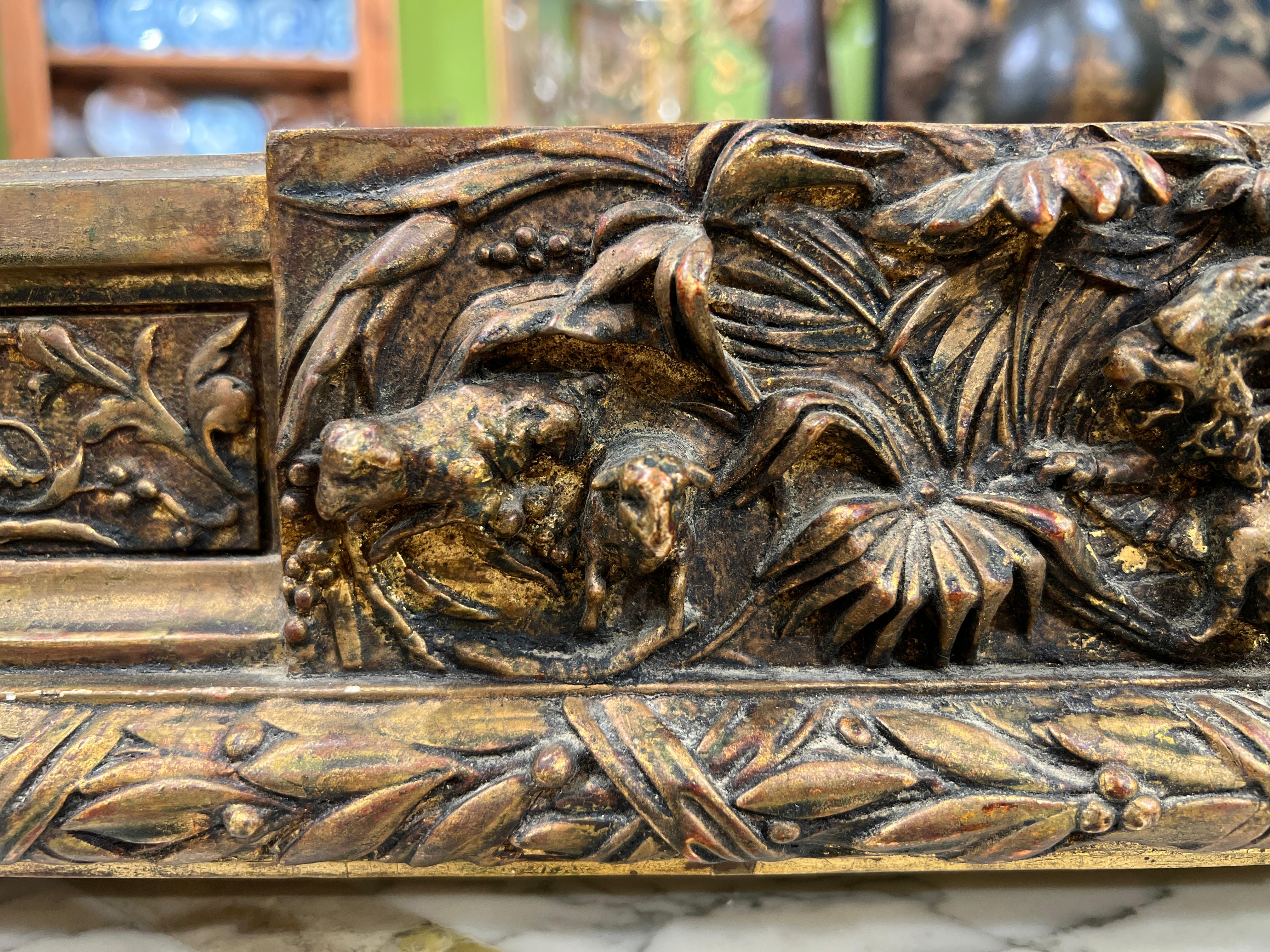 XVIIIe siècle et antérieur Jardinière de cour en bois doré du XVIIIe siècle, sur pieds, double doublure d'origine en vente