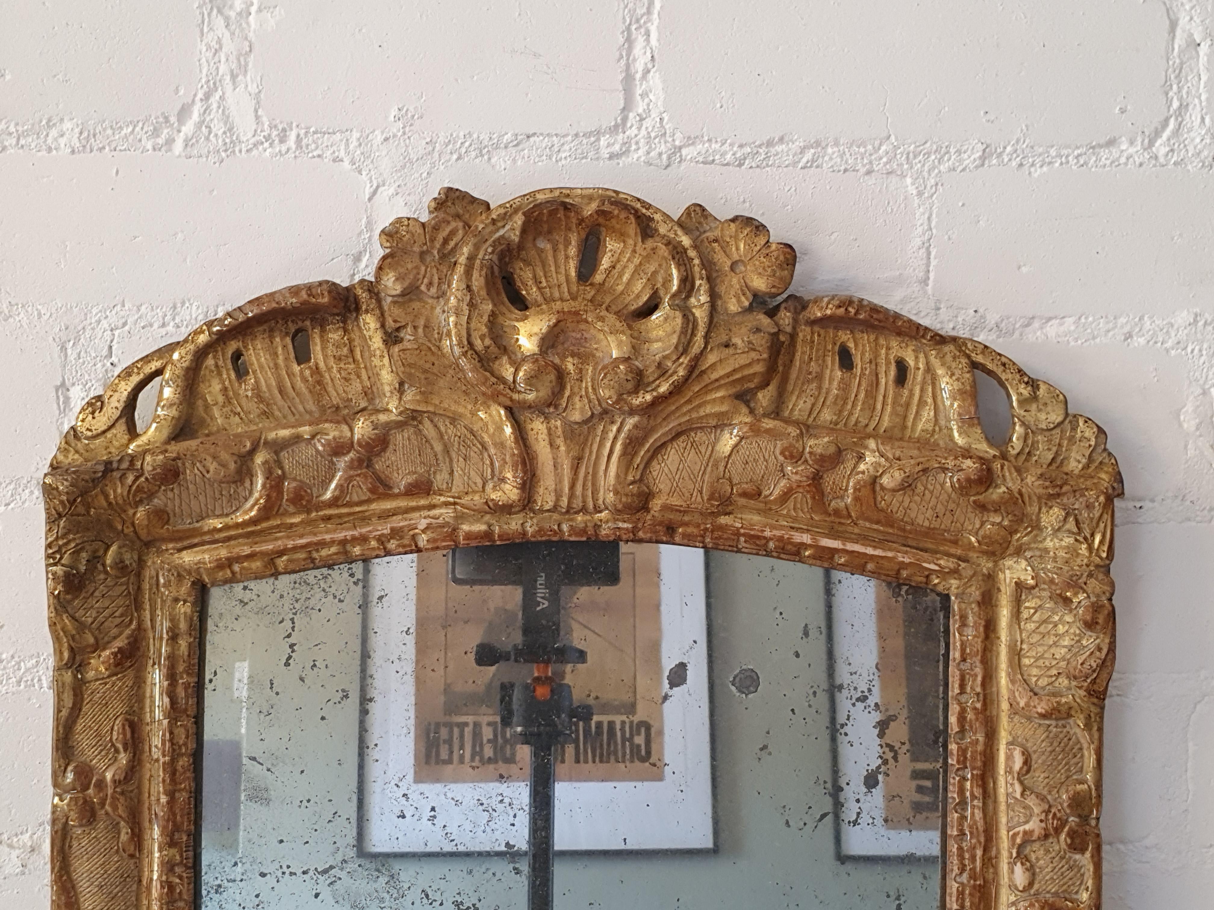 Louis XVI Miroir en bois doré du XVIIIe siècle en vente