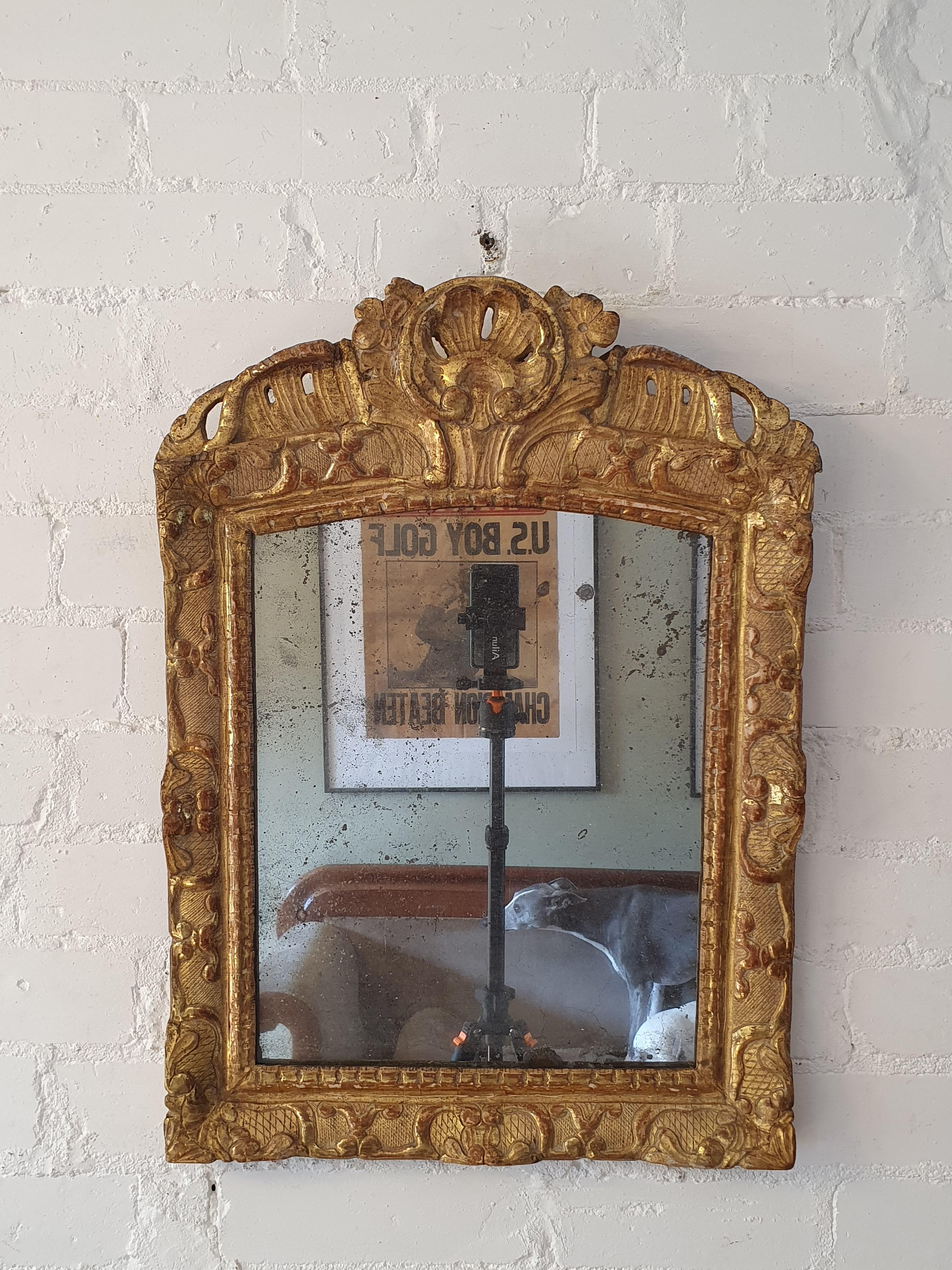 Miroir en bois doré du XVIIIe siècle Bon état - En vente à Godstone, GB