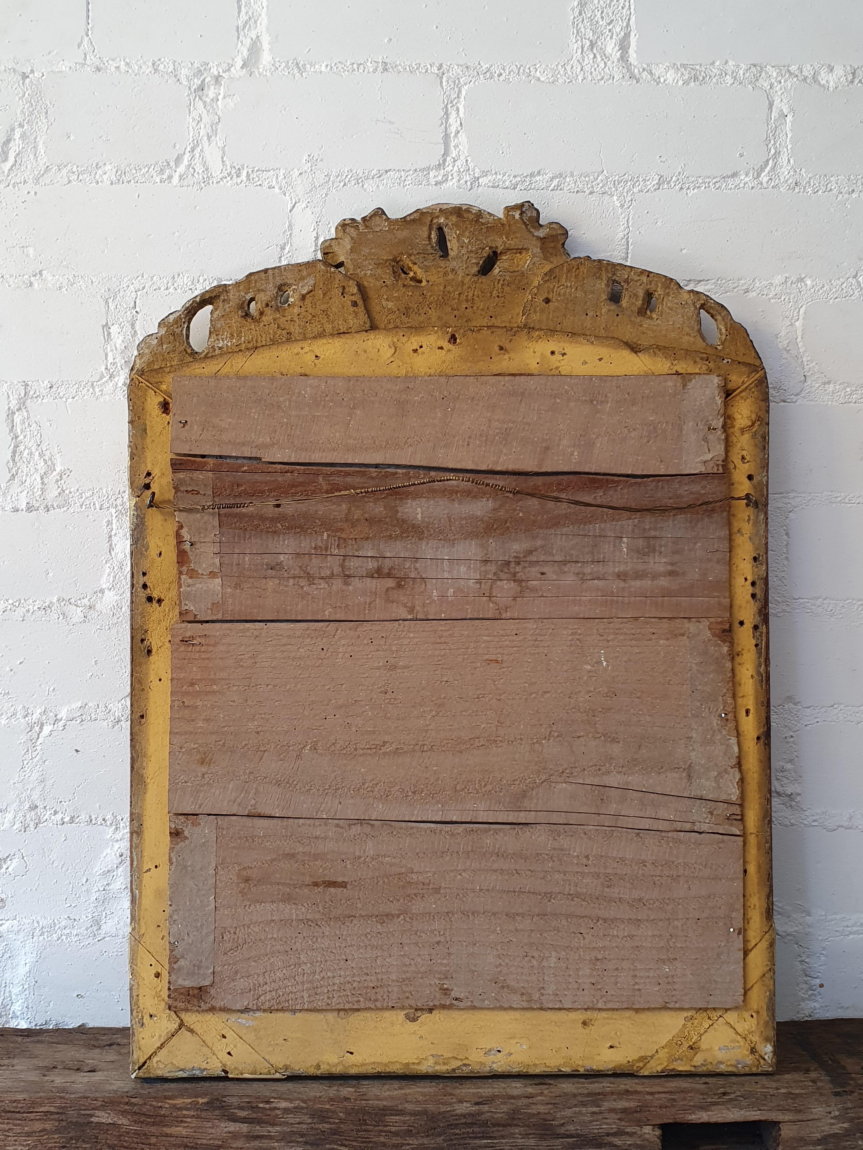 Bois Miroir en bois doré du XVIIIe siècle en vente