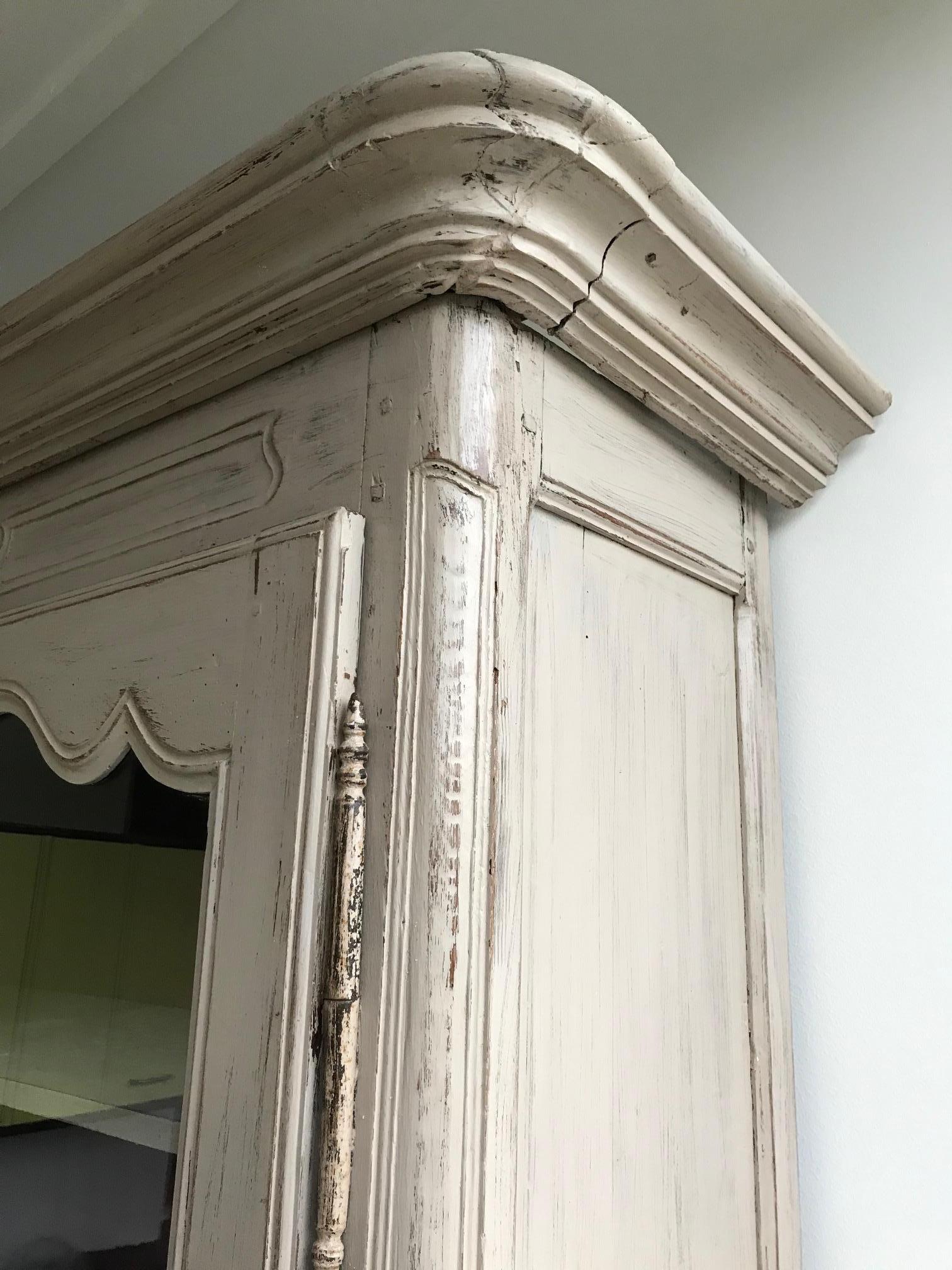 18th Century French Glass Patinated Louis XV Style Armoire In Good Condition For Sale In LEGNY, FR