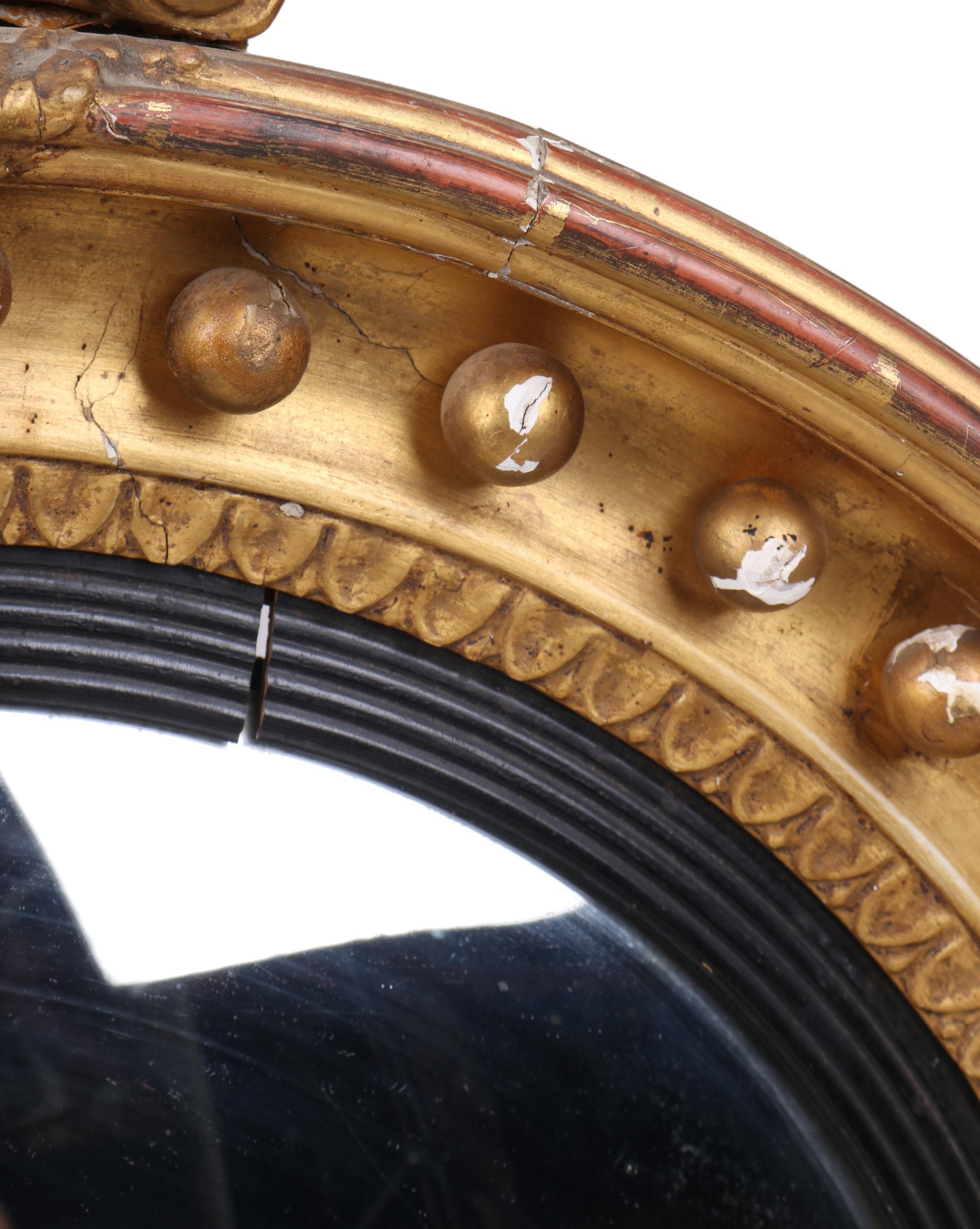 Französischer konvexer französischer Golden Regency-Spiegel des 18. Jahrhunderts, gekrönt von einem Adler im Angebot 2