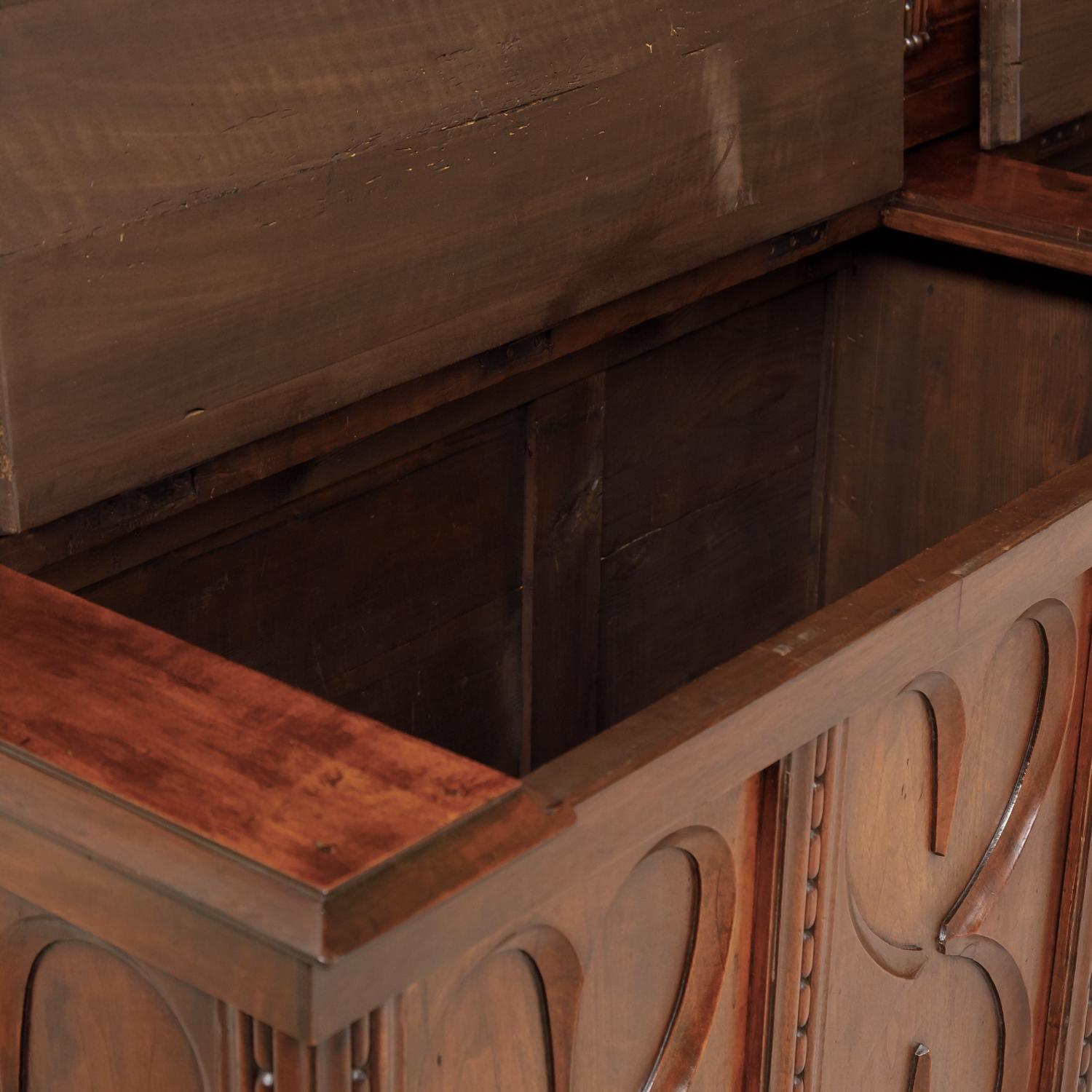 19th Century French Gothic Revival Period Walnut Settle or Hall Bench with Lift 9
