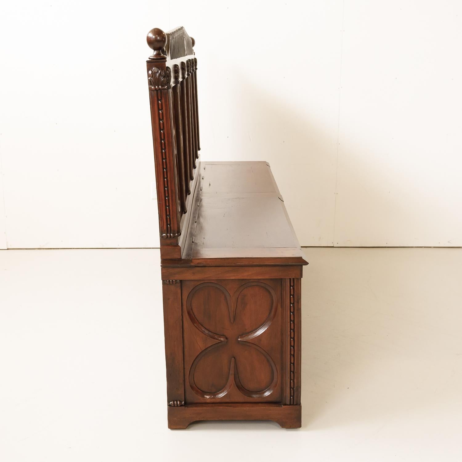 Nusssbaumholz-Sessel oder Flurbank mit Lift aus der französischen Gotik des 18. Jahrhunderts  im Angebot 8