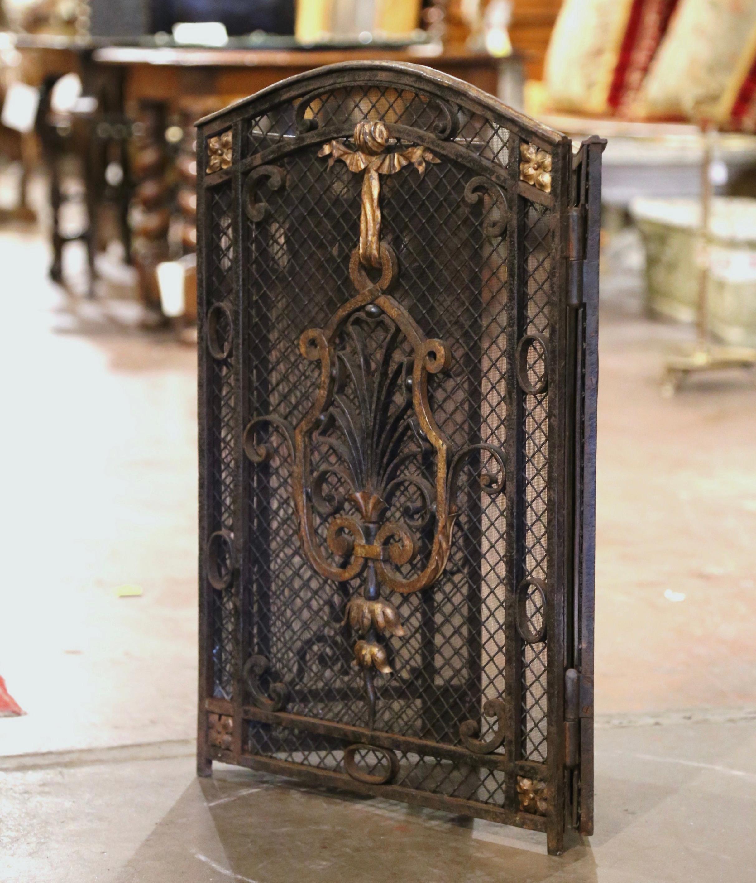 18th Century French Gothic Wrought Iron Fireplace Screen with Mesh 3