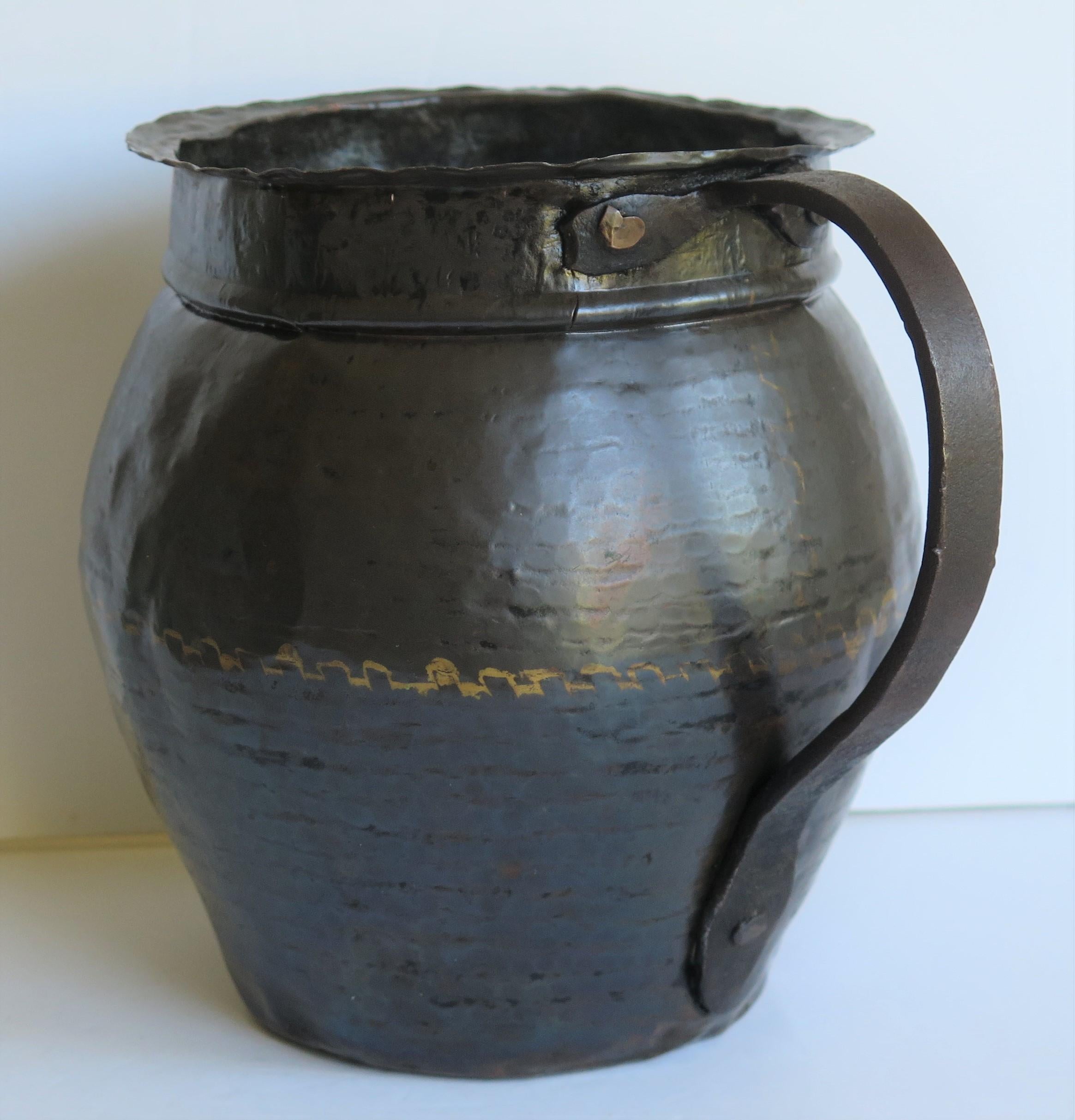18th Century French Hammered Copper Jug or Pitcher with Iron Loop Handle In Fair Condition For Sale In Lincoln, Lincolnshire