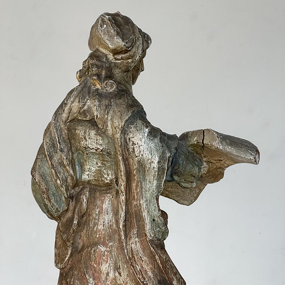 Französische handgeschnitzte und bemalte Holzstatue aus dem 18. Jahrhundert im Angebot 7