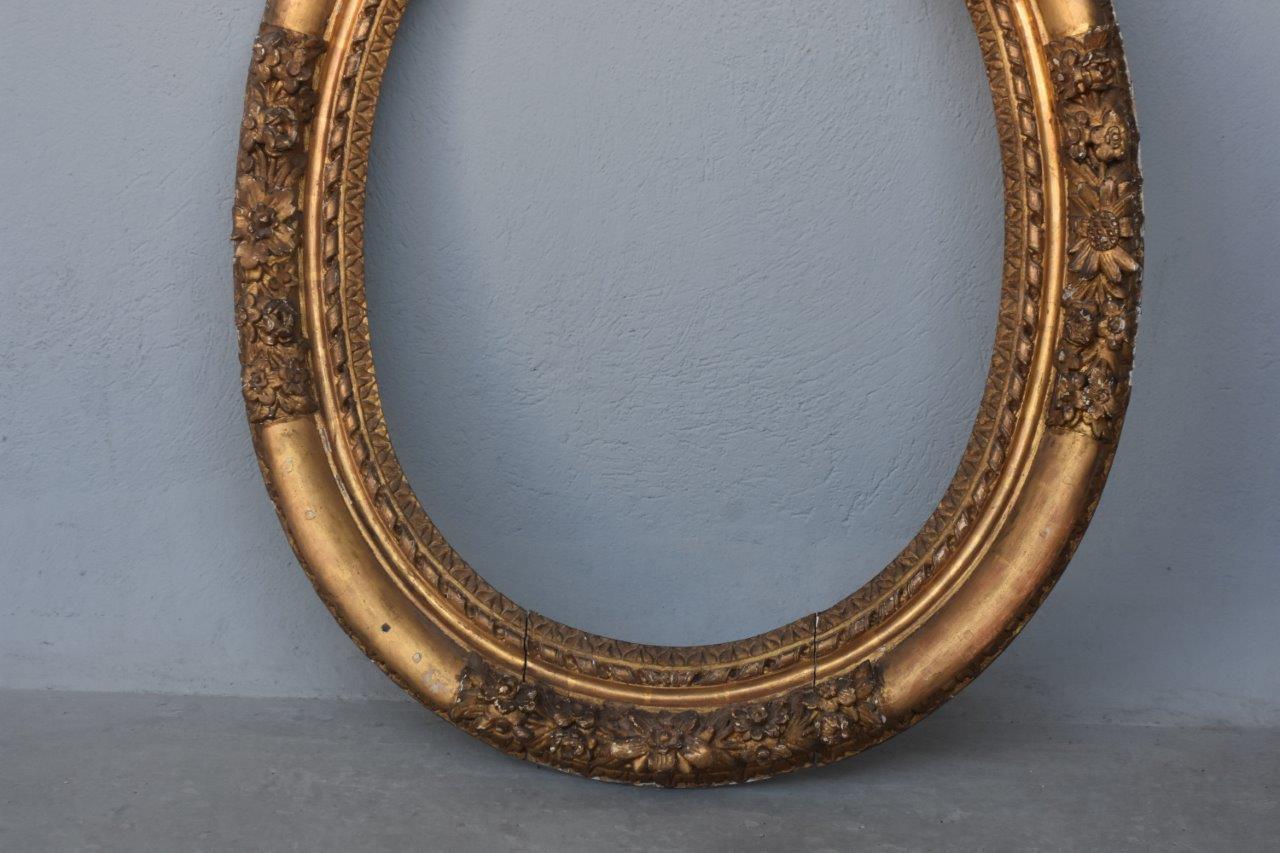 Louis XVI 18th Century French Hand-Carved Giltwood Frame with Flowers For Sale