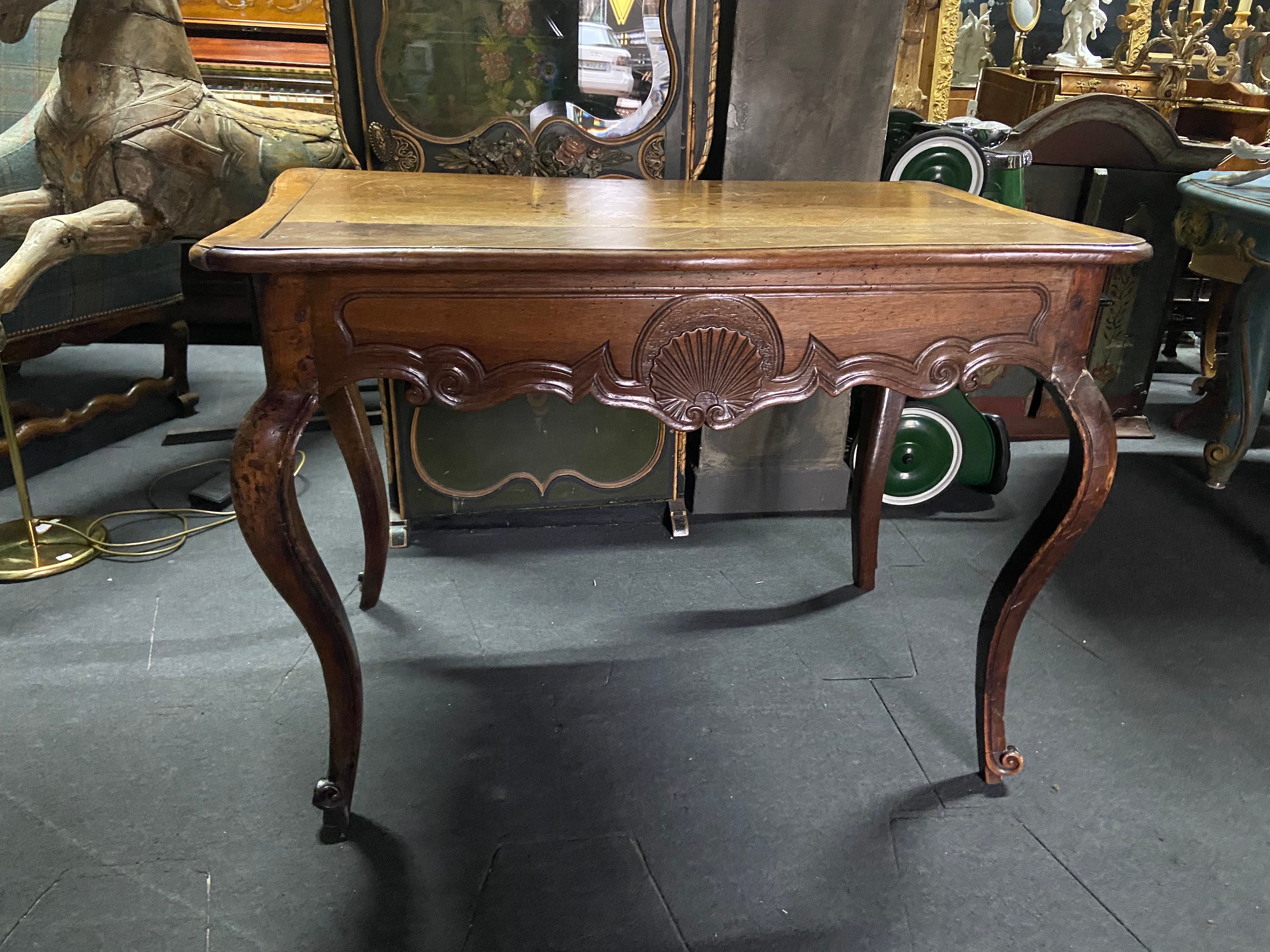 18th Century French Hand Carved Walnut Writing Table with Two Drawers Louis XV In Good Condition For Sale In Sofia, BG