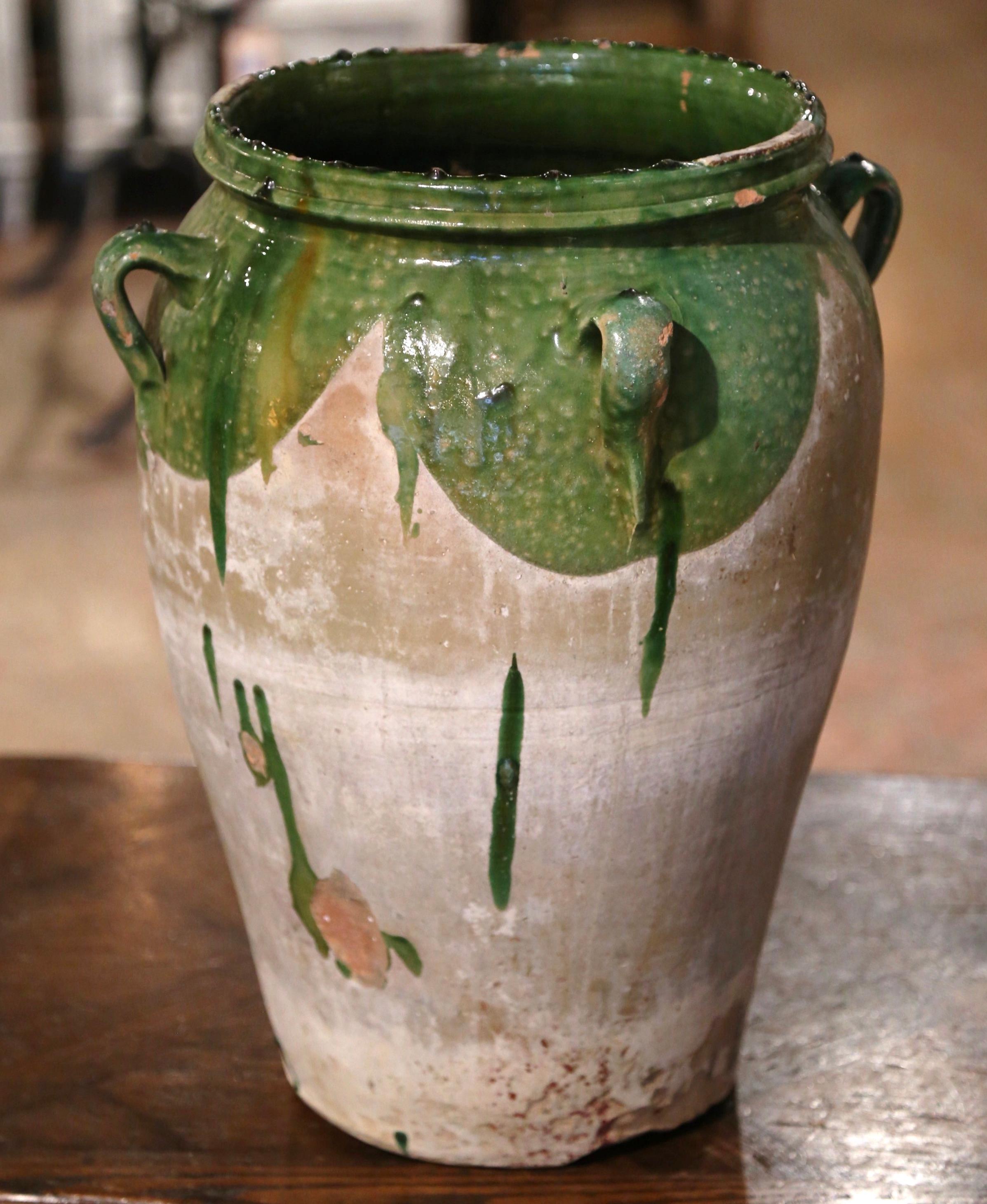 Franzsisches, handgefertigtes Terrakotta-Olivglas aus der Provence aus dem 18. Jahrhundert (Handgeschnitzt) im Angebot