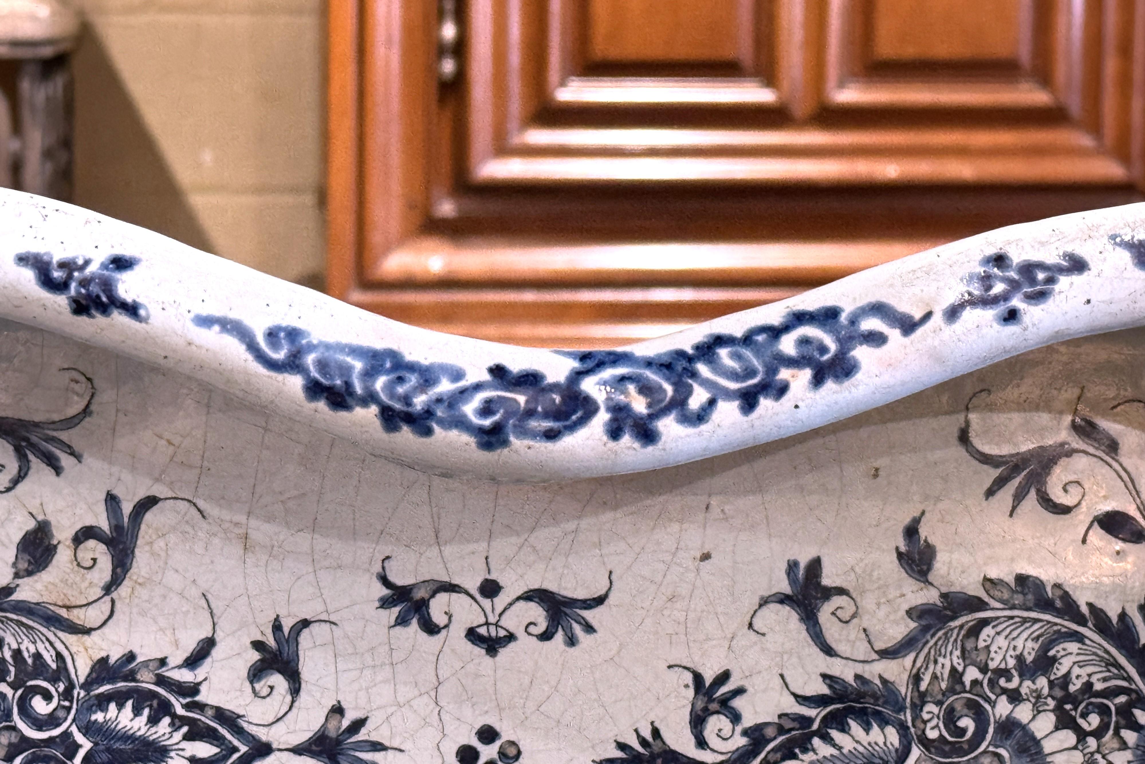 18th Century French Hand Painted Blue and White Faience Bidet Jardiniere For Sale 5
