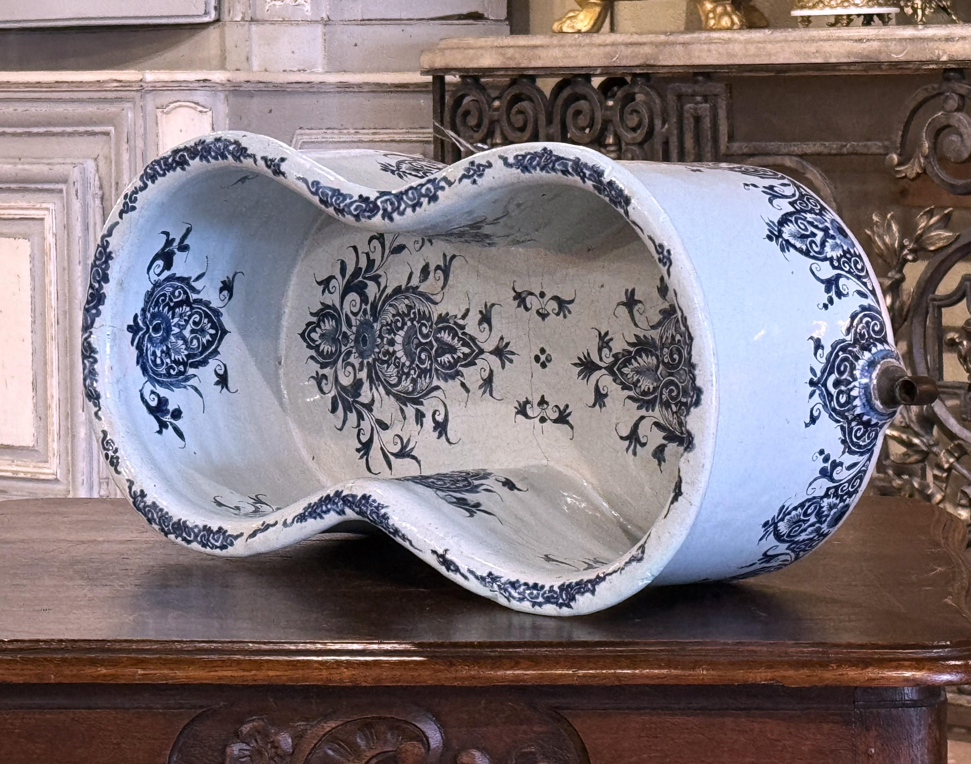 Hand-Painted 18th Century French Hand Painted Blue and White Faience Bidet Jardiniere For Sale