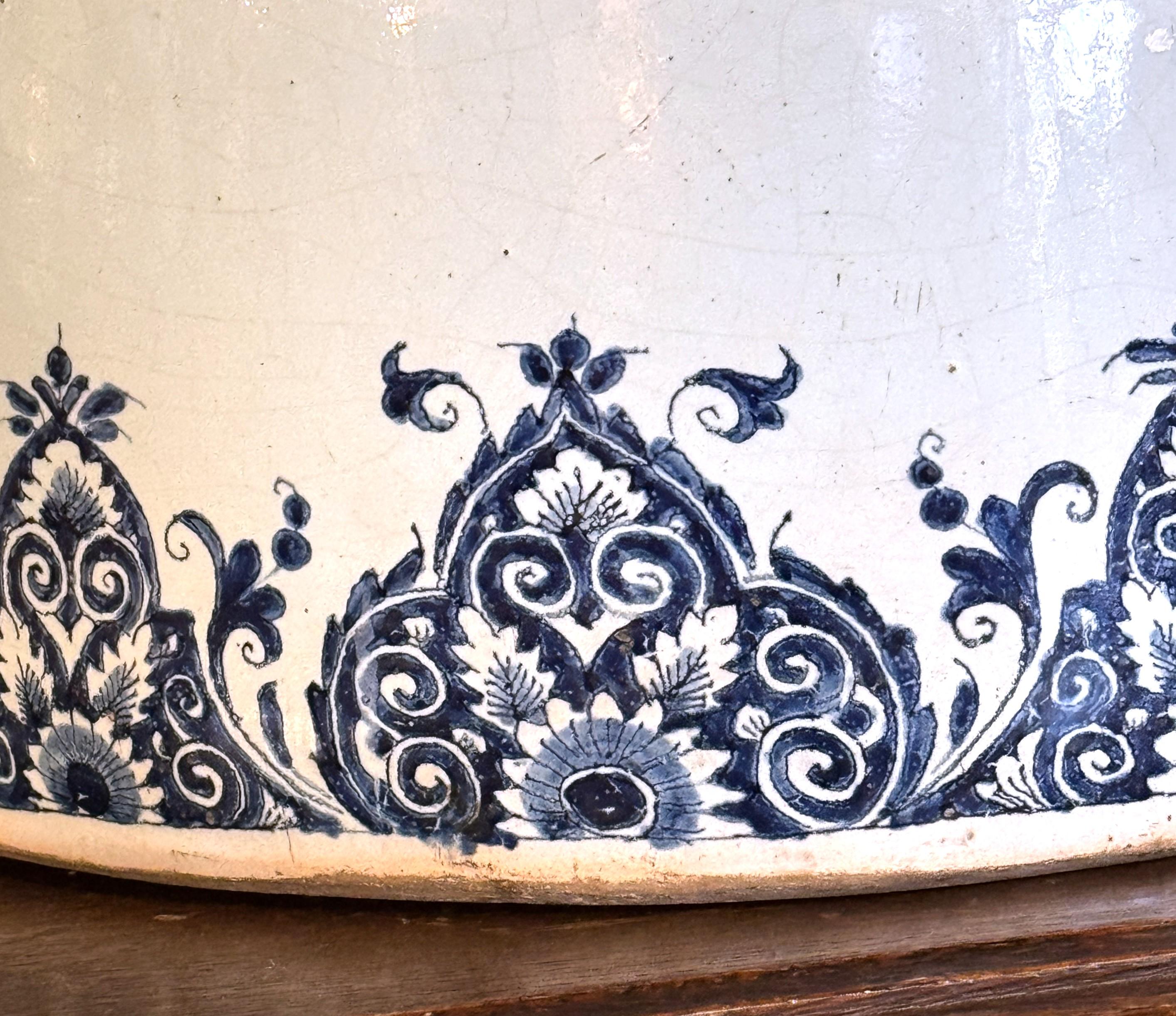 18th Century French Hand Painted Blue and White Faience Bidet Jardiniere For Sale 1