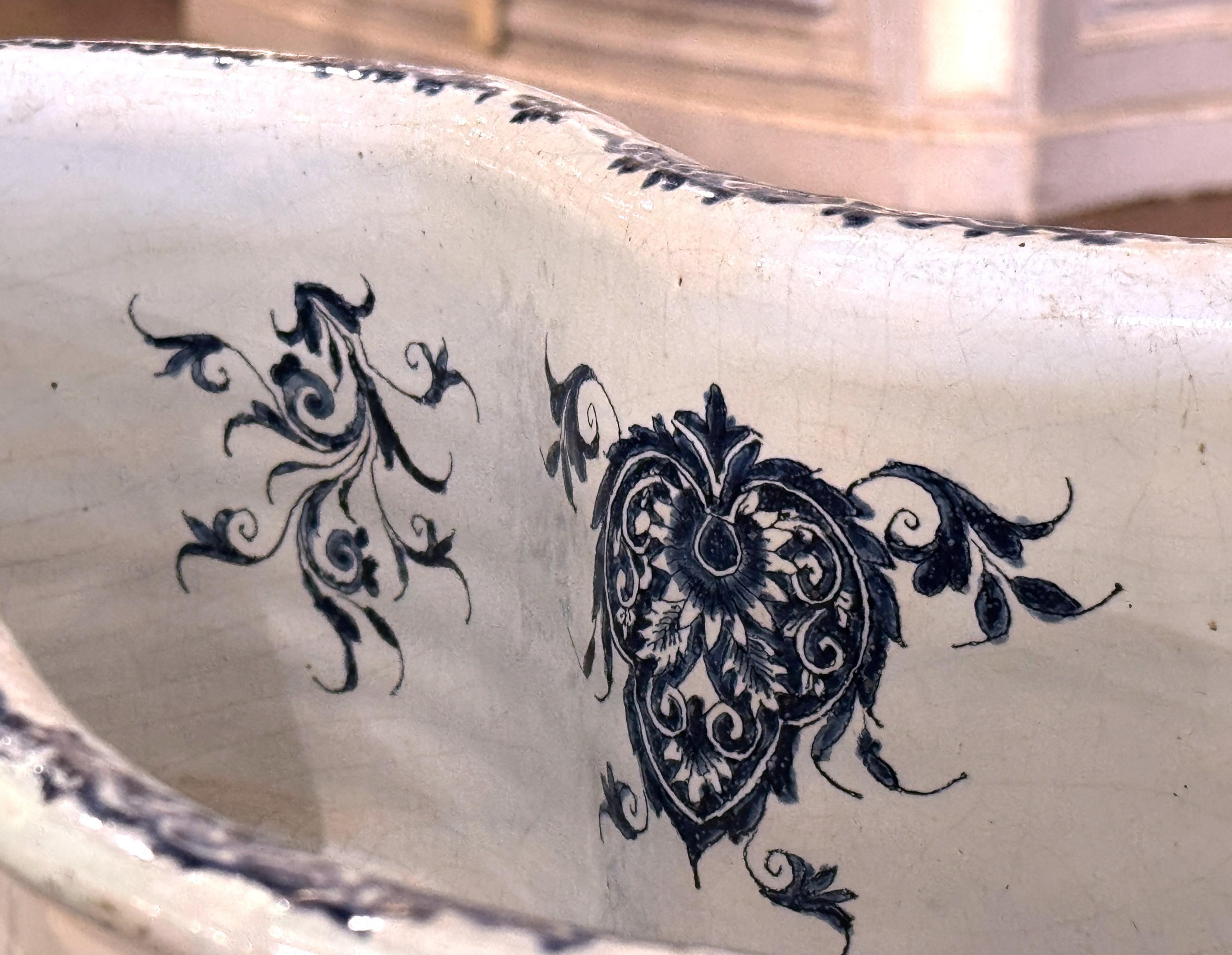 18th Century French Hand Painted Blue and White Faience Bidet Jardiniere For Sale 4