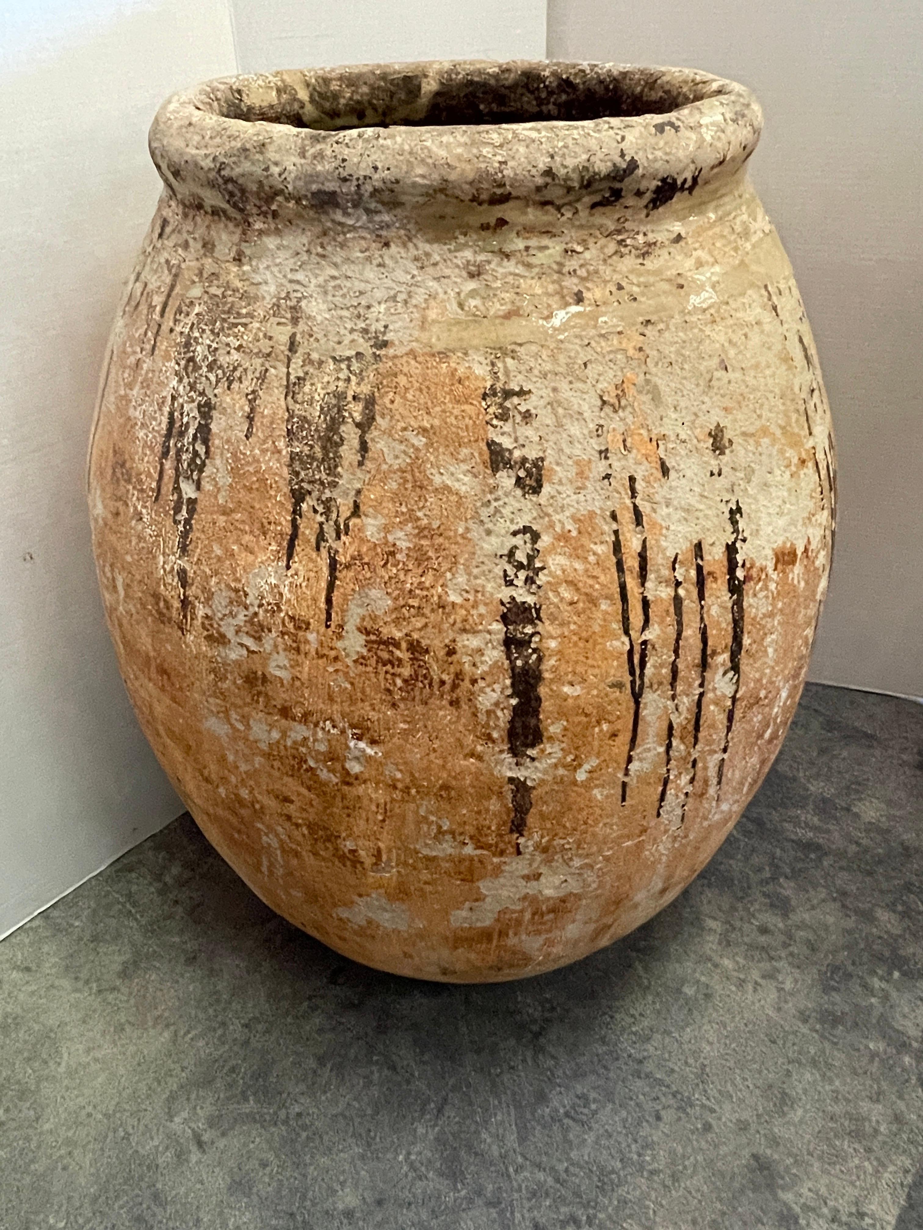 Vaso per olive in terracotta del XVIII secolo con smaltatura a lime In condizioni buone in vendita a Houston, TX
